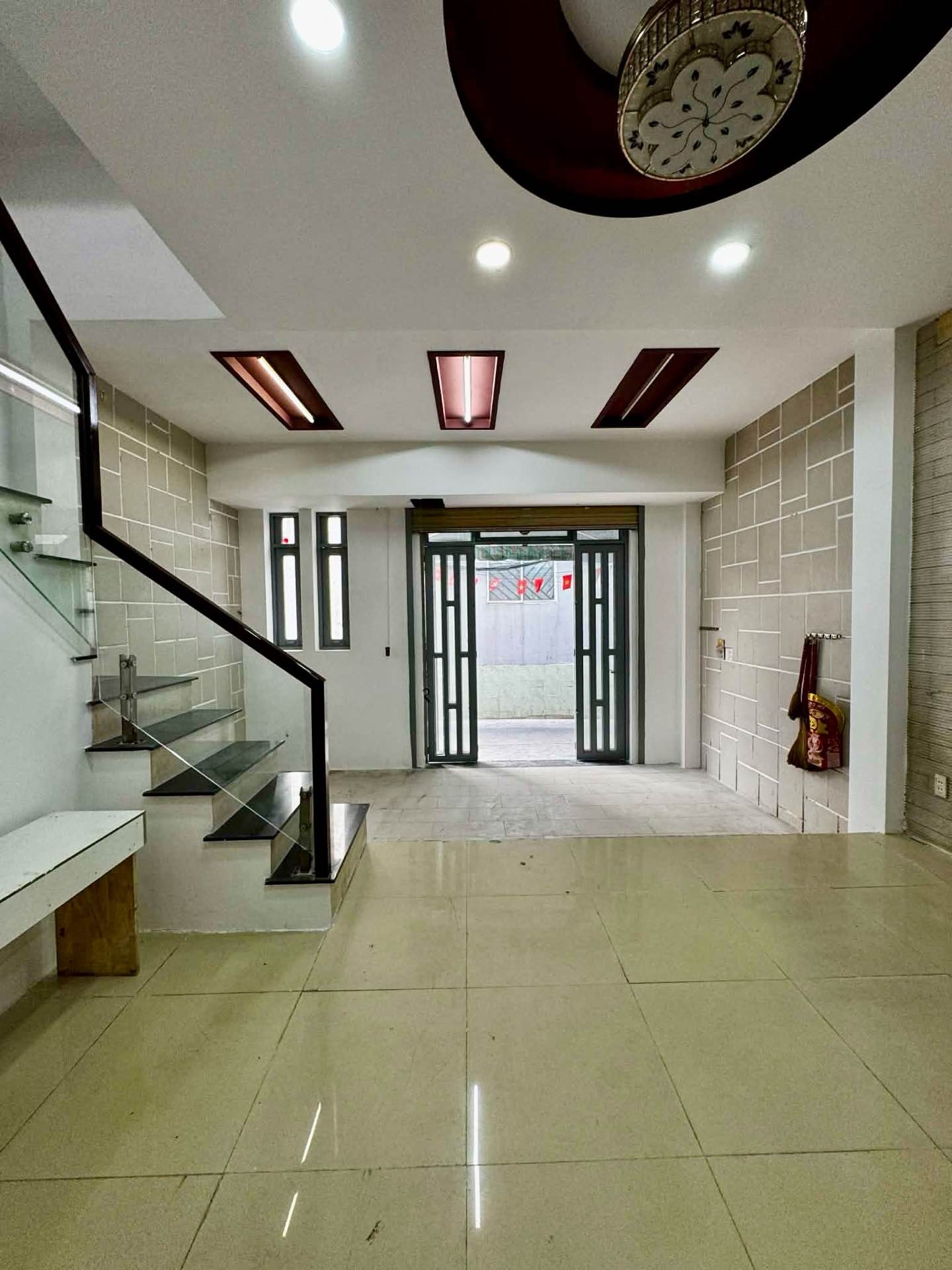 Nhà 2 mặt hẻm thoáng mát tại Quận 6 giá tốt khó tìm
