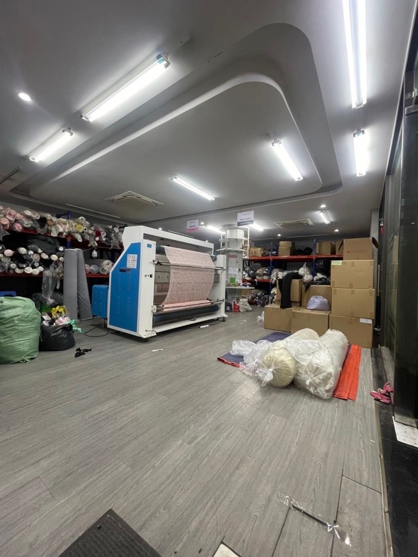 Bán văn phòng 5 tầng tại Long Biên, diện tích 331m2, giá 54 tỷ