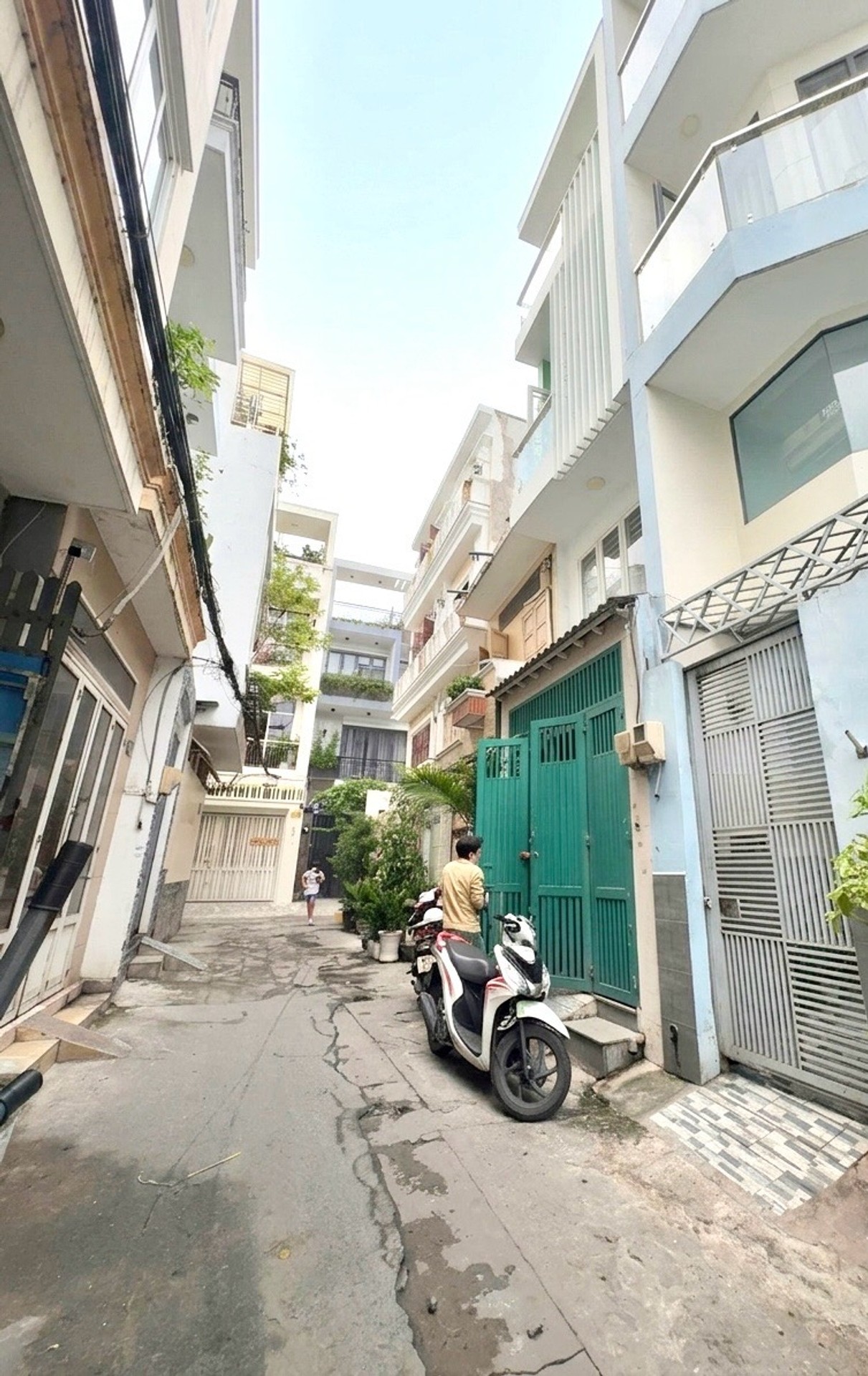 Nhà 4 Tầng Đẹp Phan Đăng Lưu Giá Sốc 6.4 Tỷ - Sẵn Xe Hơi Đậu Cửa