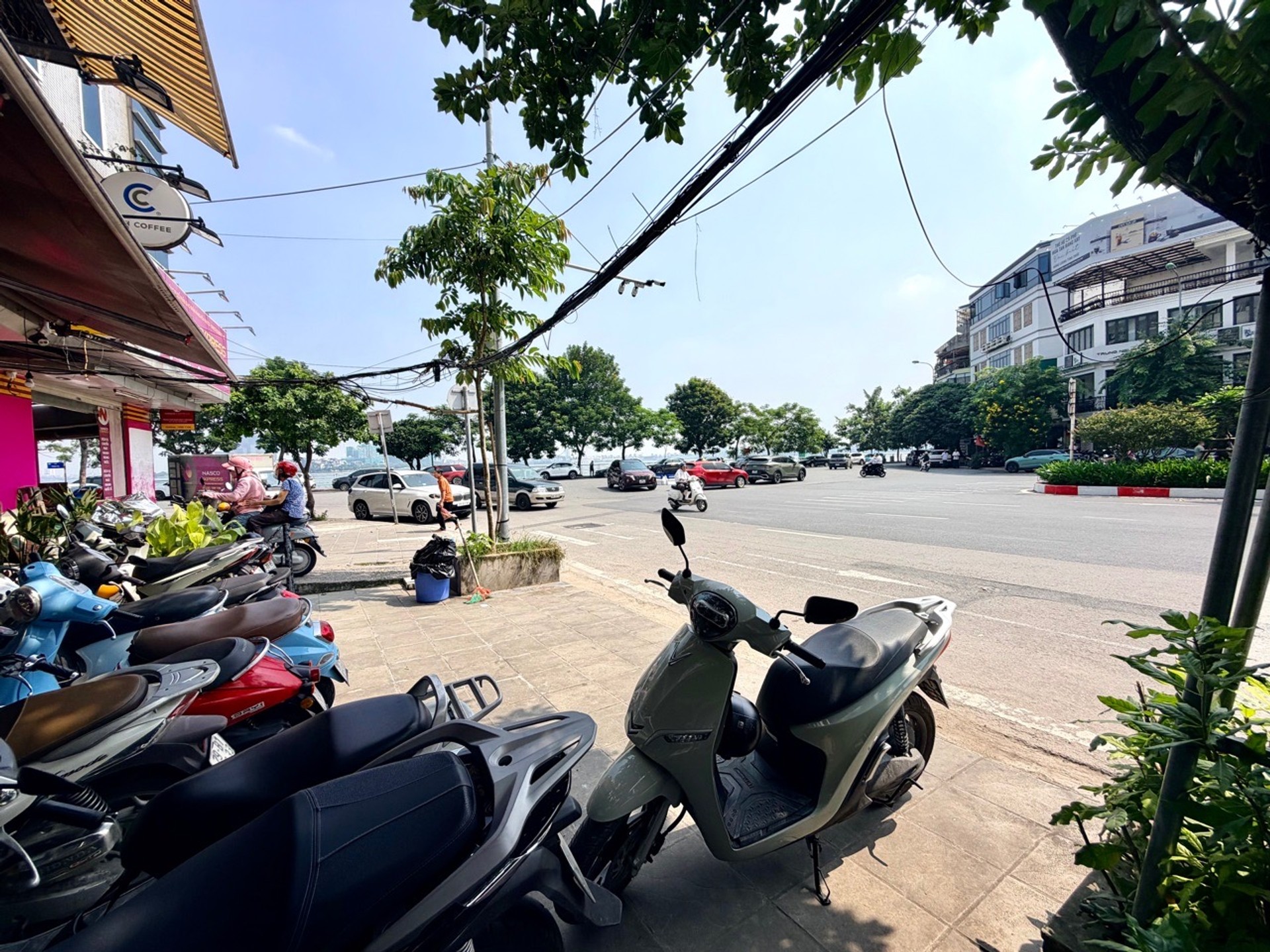 Bán nhà mặt phố quận Ba Đình, mặt tiền rộng 8m, 4 tầng có thang máy