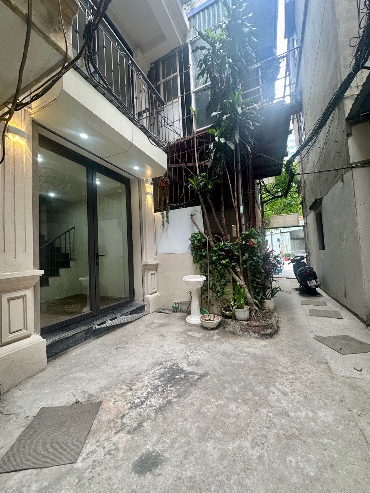 SIÊU PHẨM - NGUYỄN CHÍ THANH- 6 TẦNG XÂY MỚI - 10M RA MẶT PHỐ- Ô TÔ ĐỖ CỬA