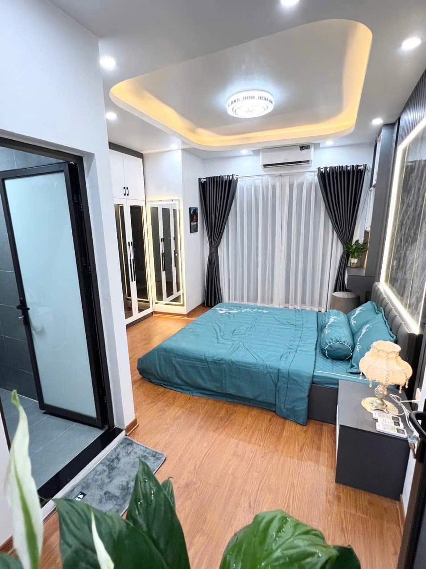 Bán nhà 5 tầng 3 phòng ngủ gần Hồ Linh Quang, sổ sẵn, cho thuê