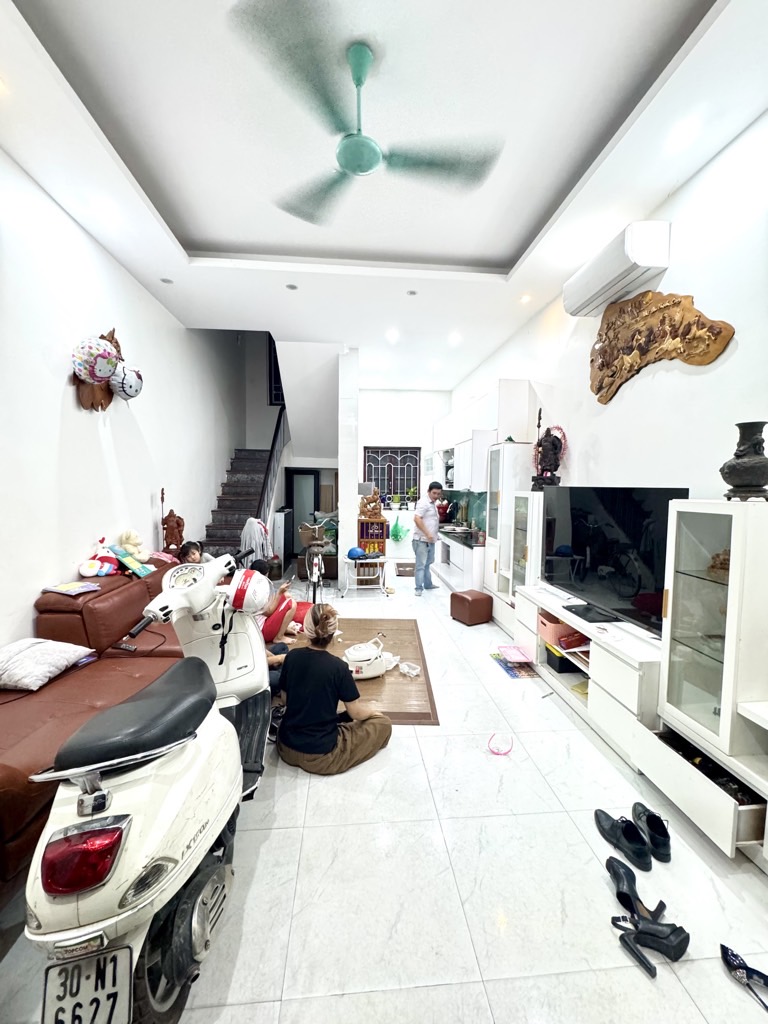 Bán nhà phân lô 4 tầng Vương Thừa Vũ, gần phố, ngõ nông ô tô cách vài bước, 13.8 tỷ