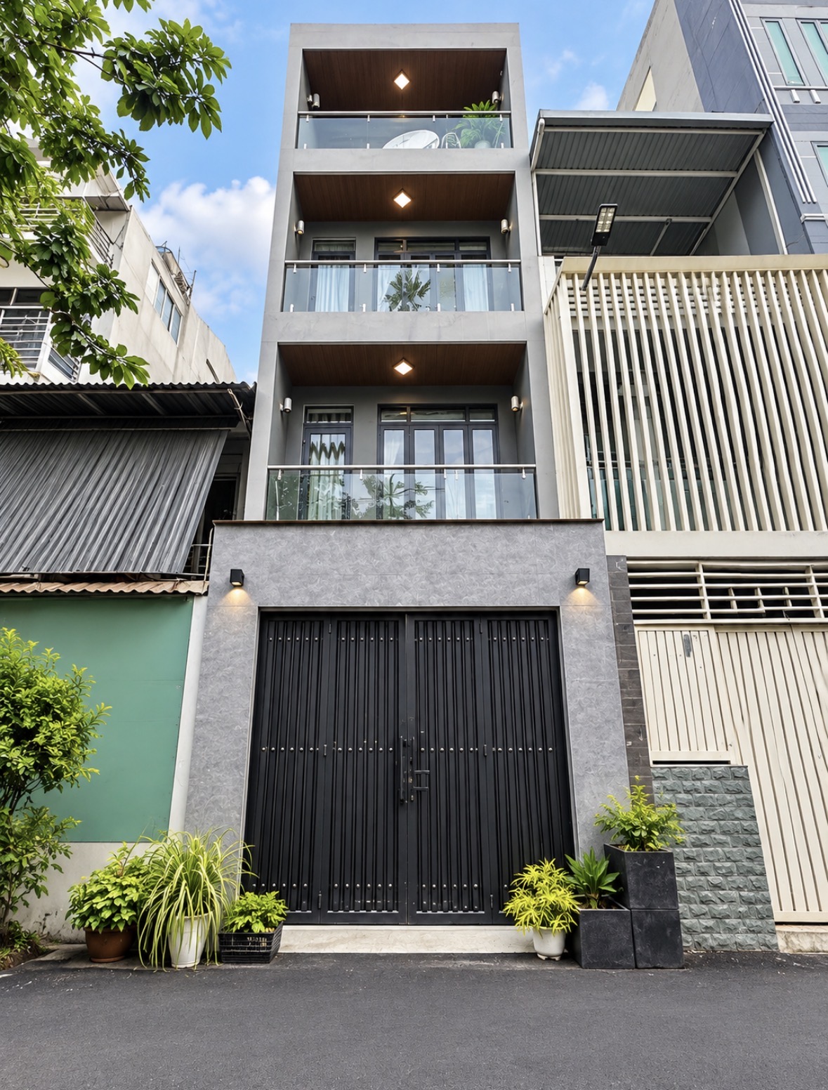Nhà 4 tầng hẻm xe hơi gần Vincom Gò Vấp 8 tỷ 7