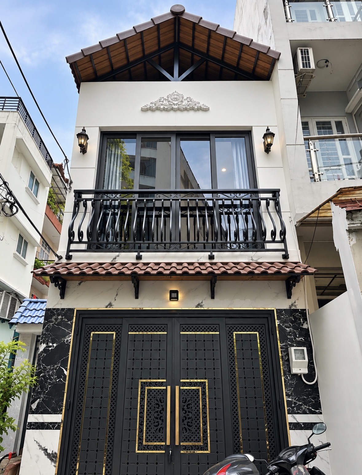 Nhà 2 tầng hẻm xe hơi gần chợ Gò Vấp 6 tỷ 99