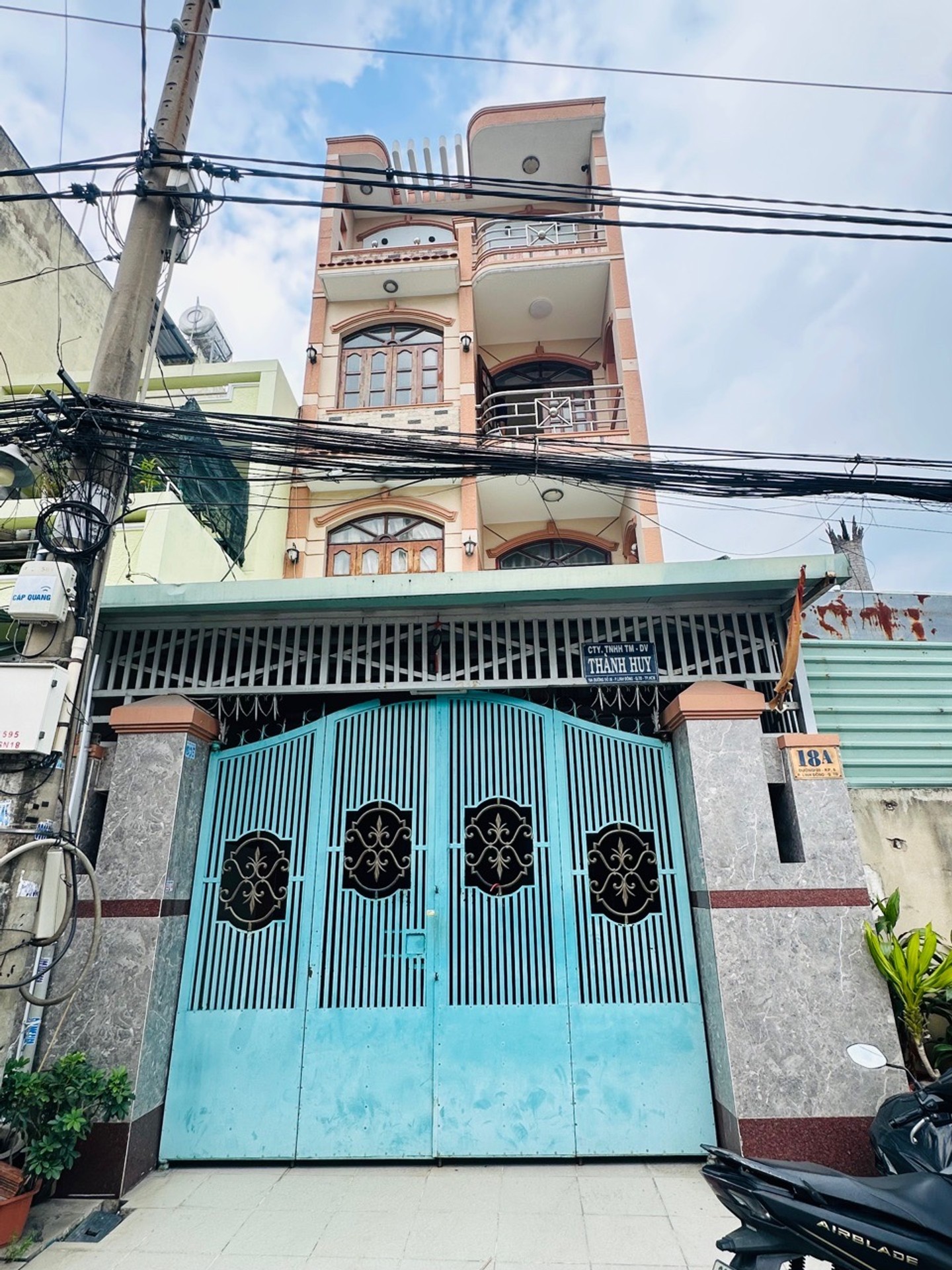 Nhà mặt phố Linh Đông 4 tầng, mặt tiền 5m, giá 11.5 tỷ