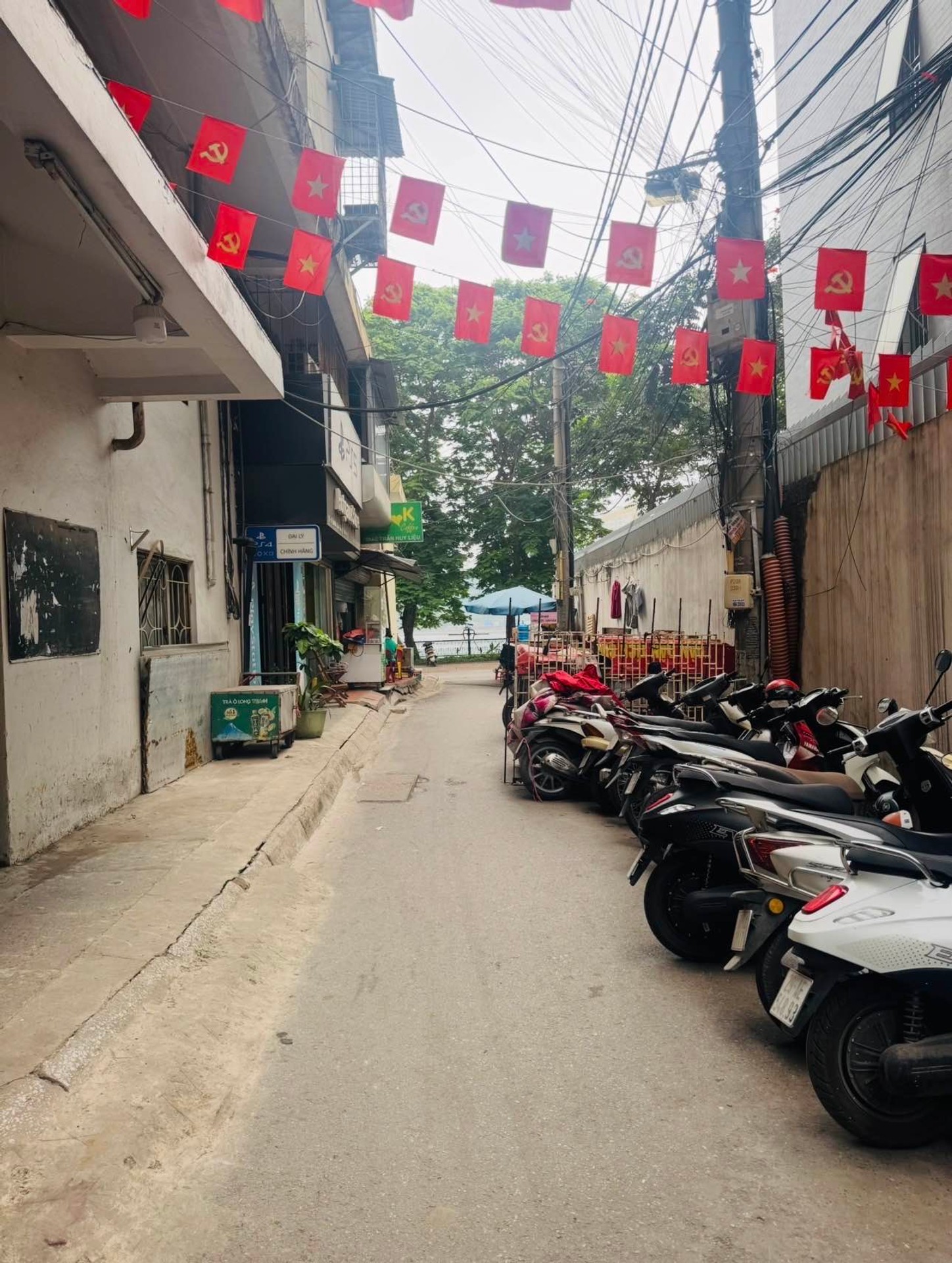 Căn hộ 2 phòng ngủ, cạnh hồ Giảng Võ, khu vực sầm uất, giá hợp lý