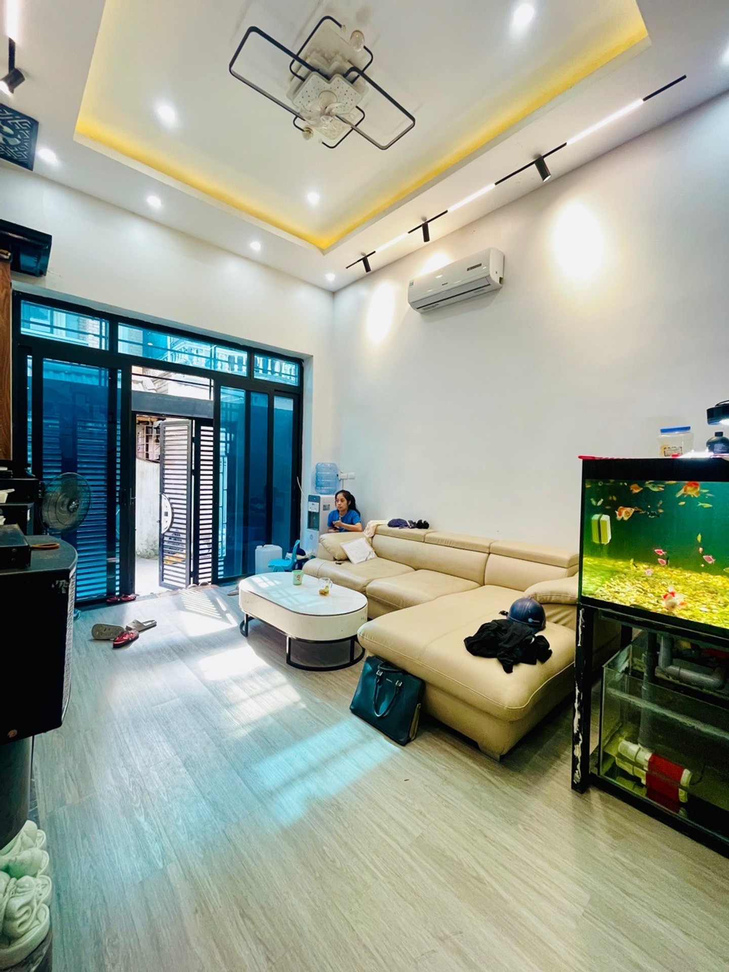 Bán nhà 4 tầng mặt ngõ ô tô An Dương Vương, diện tích 42.8m², tặng full nội thất