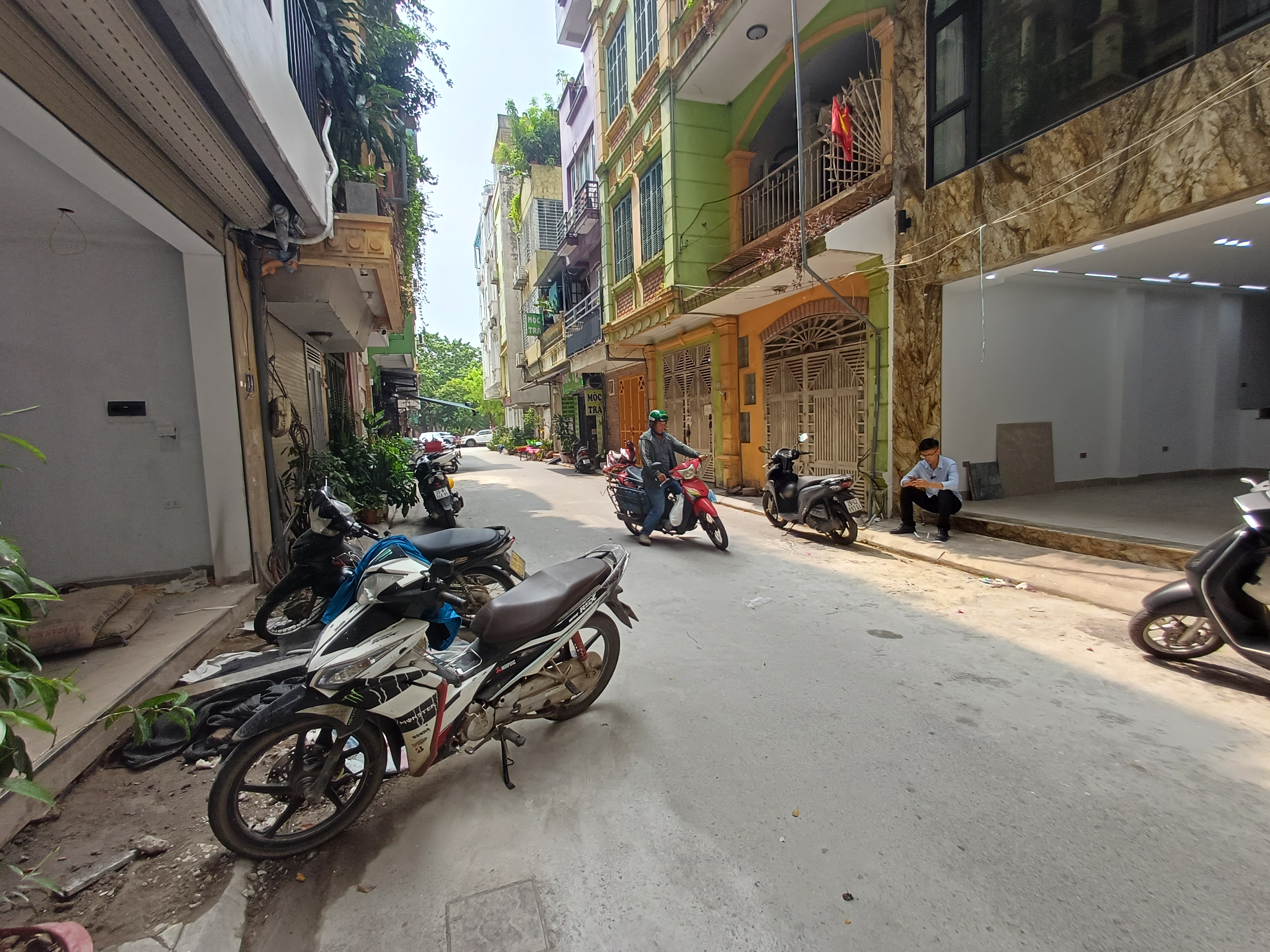Bán nhà riêng 6 tầng, 40m2, phường Nguyễn Văn Cừ, ngõ ôtô tránh, có thang máy