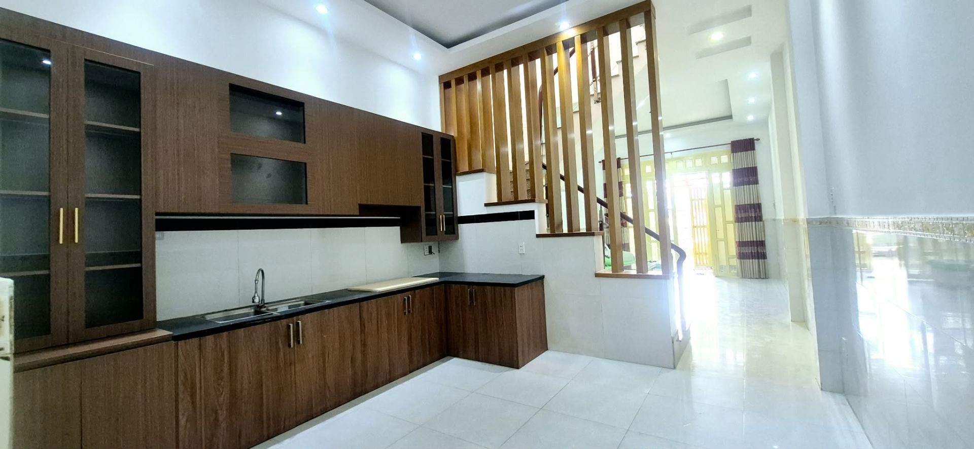 Nhà 2 tầng tuyệt đẹp, xe hơi ngủ trong nhà tại quận Thủ Đức