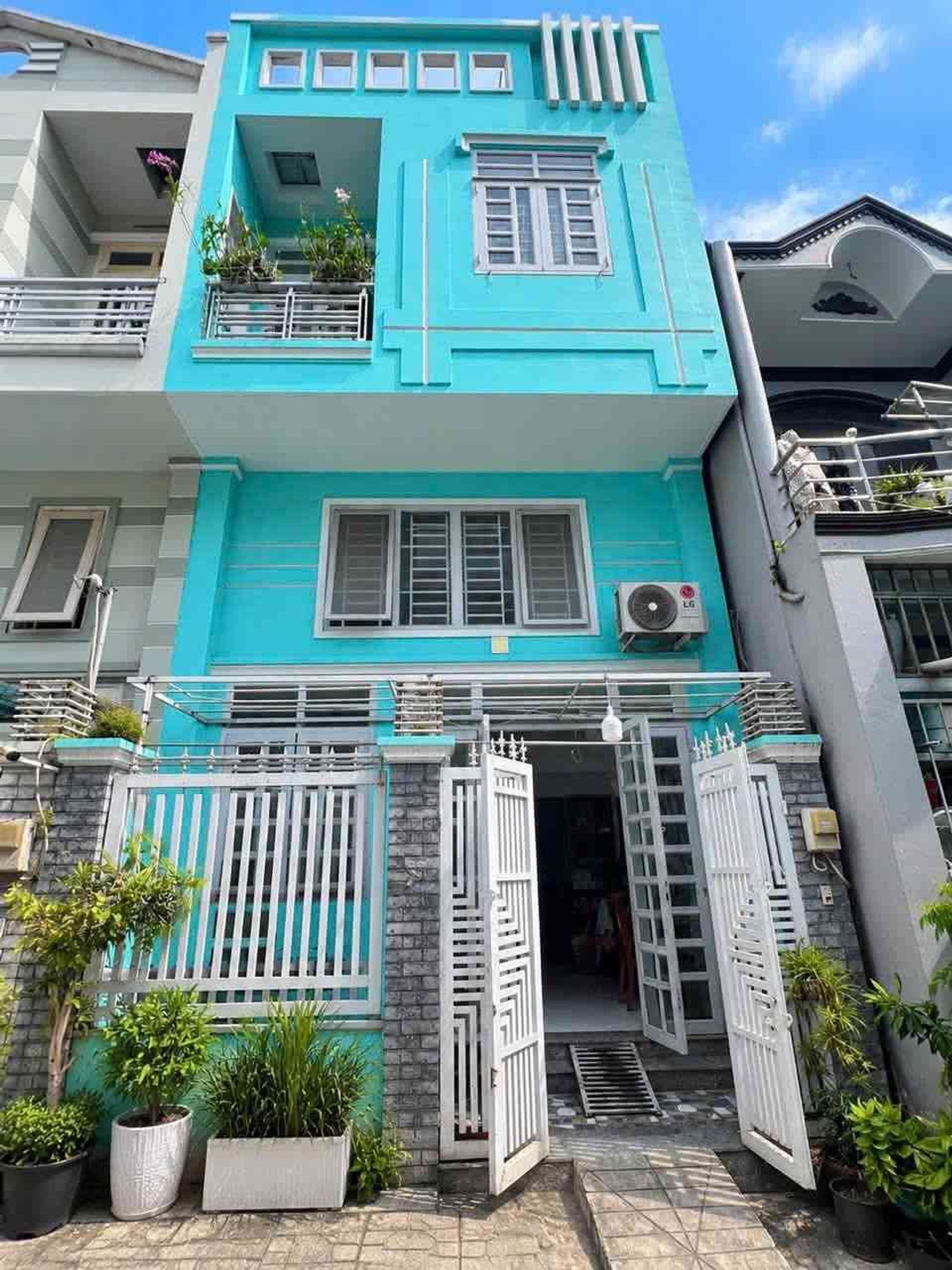 Bán nhà riêng 3 tầng, 50m2 gần Quốc Lộ 13, pháp lý rõ ràng, giá 5 tỷ