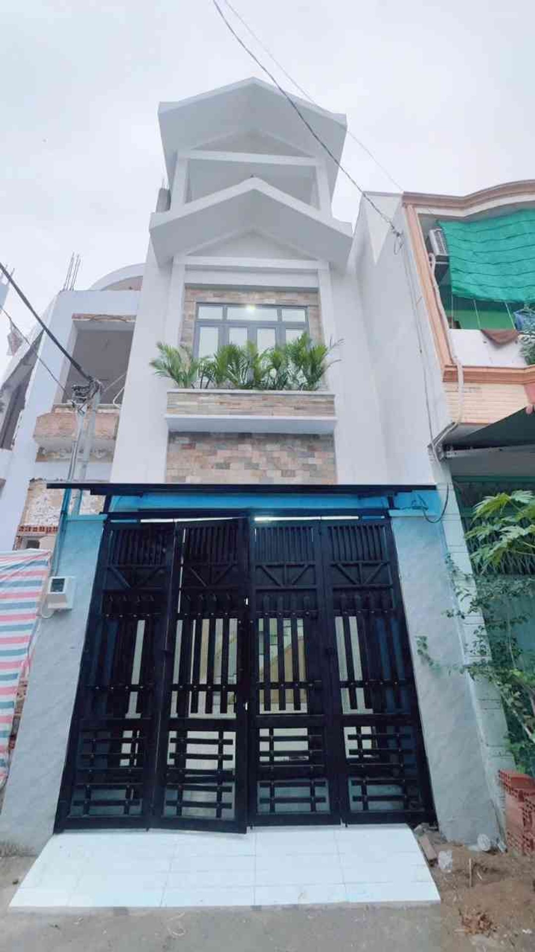 Bán nhà riêng 3 tầng tại Lê Ngã, quận 10, khu dân trí cao, hẻm ô tô tránh nhau,