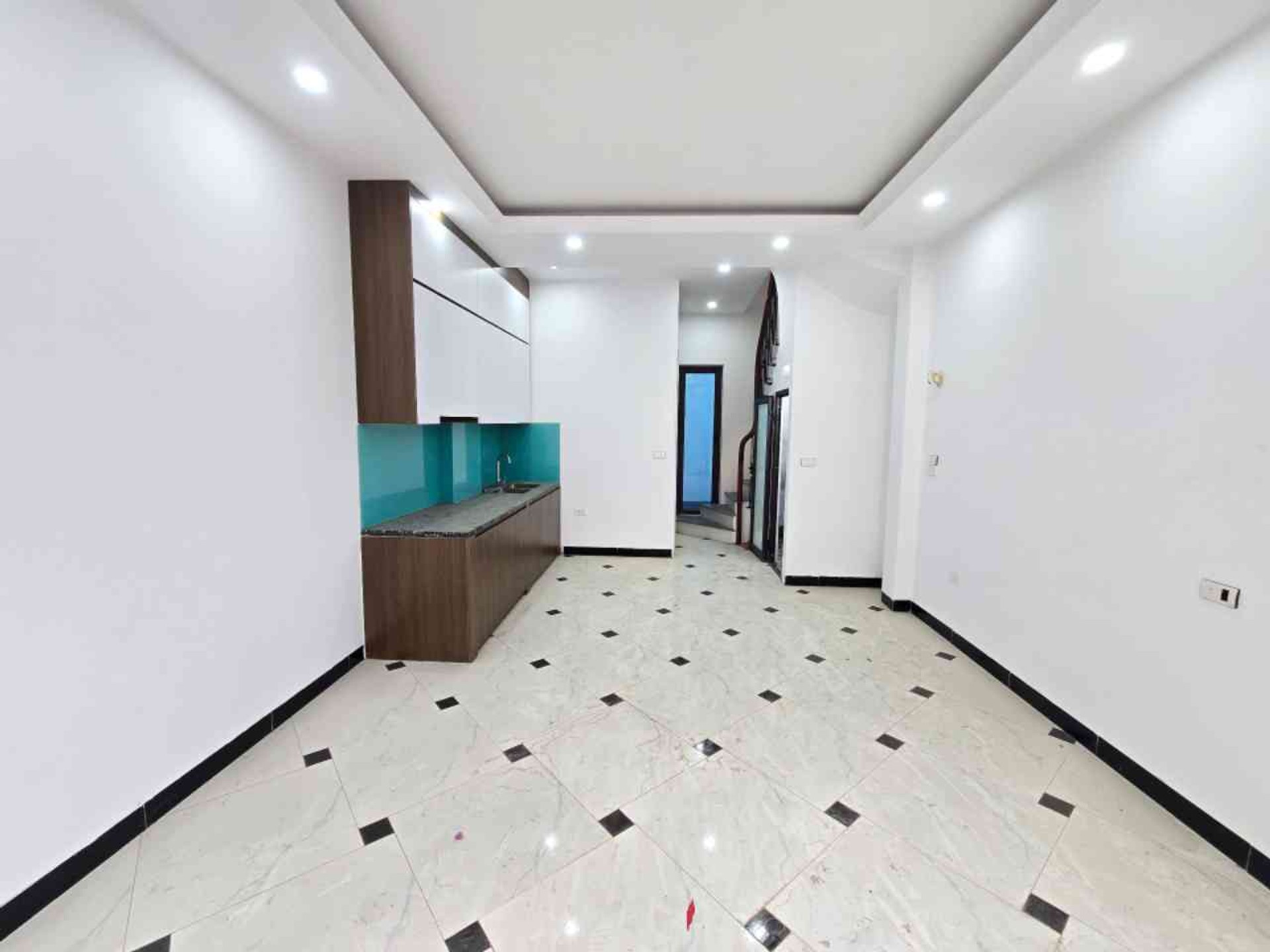 Nhà 5 tầng mới xây, gần phố, ô tô đỗ cửa - cơ hội sở hữu hiếm có tại Đông mỹ , Đông Trạch
