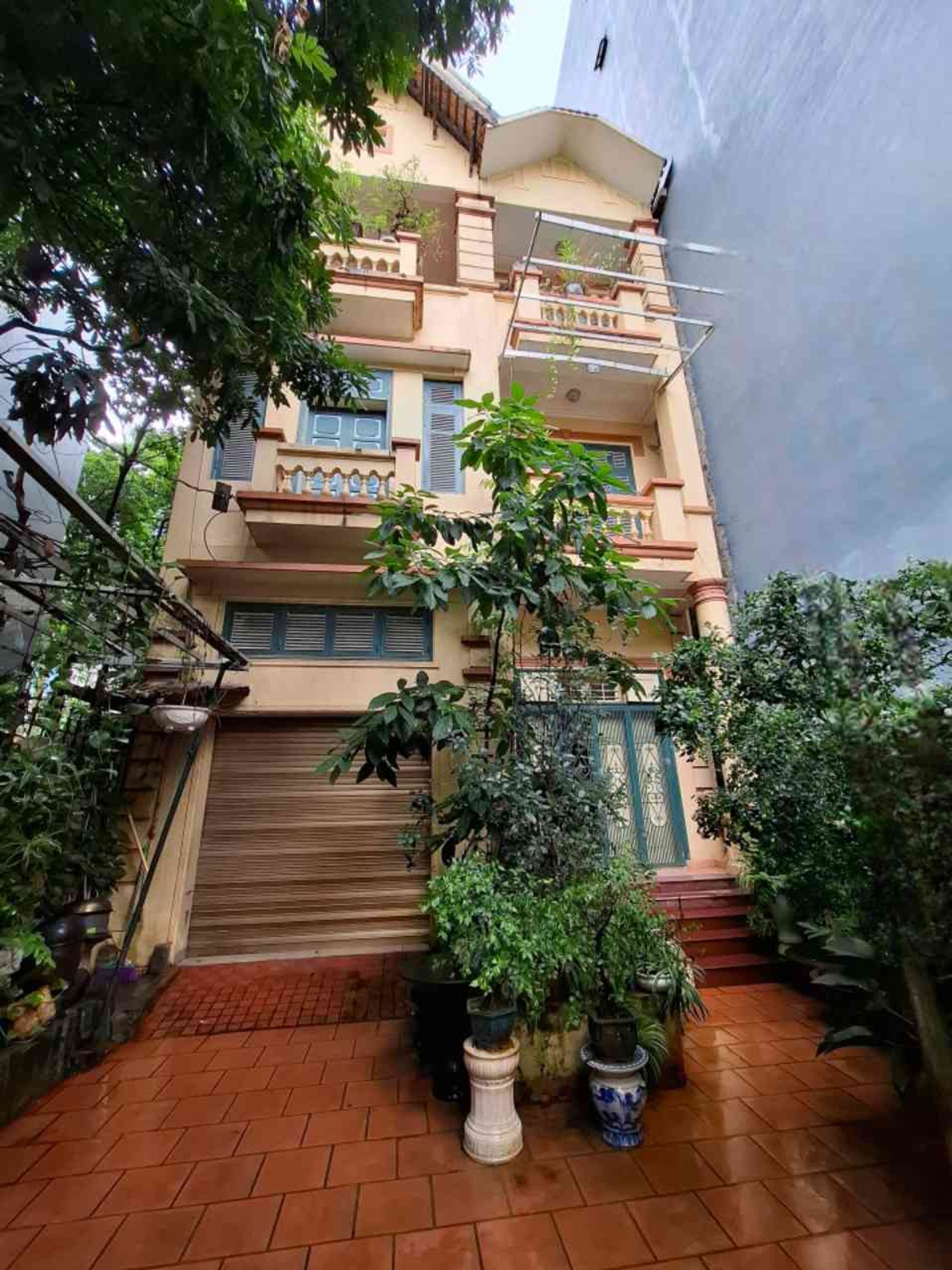 Biệt thị mini
Mặt ngõ oto thông, mặt tiền rộng nở hậu
View sân chơi