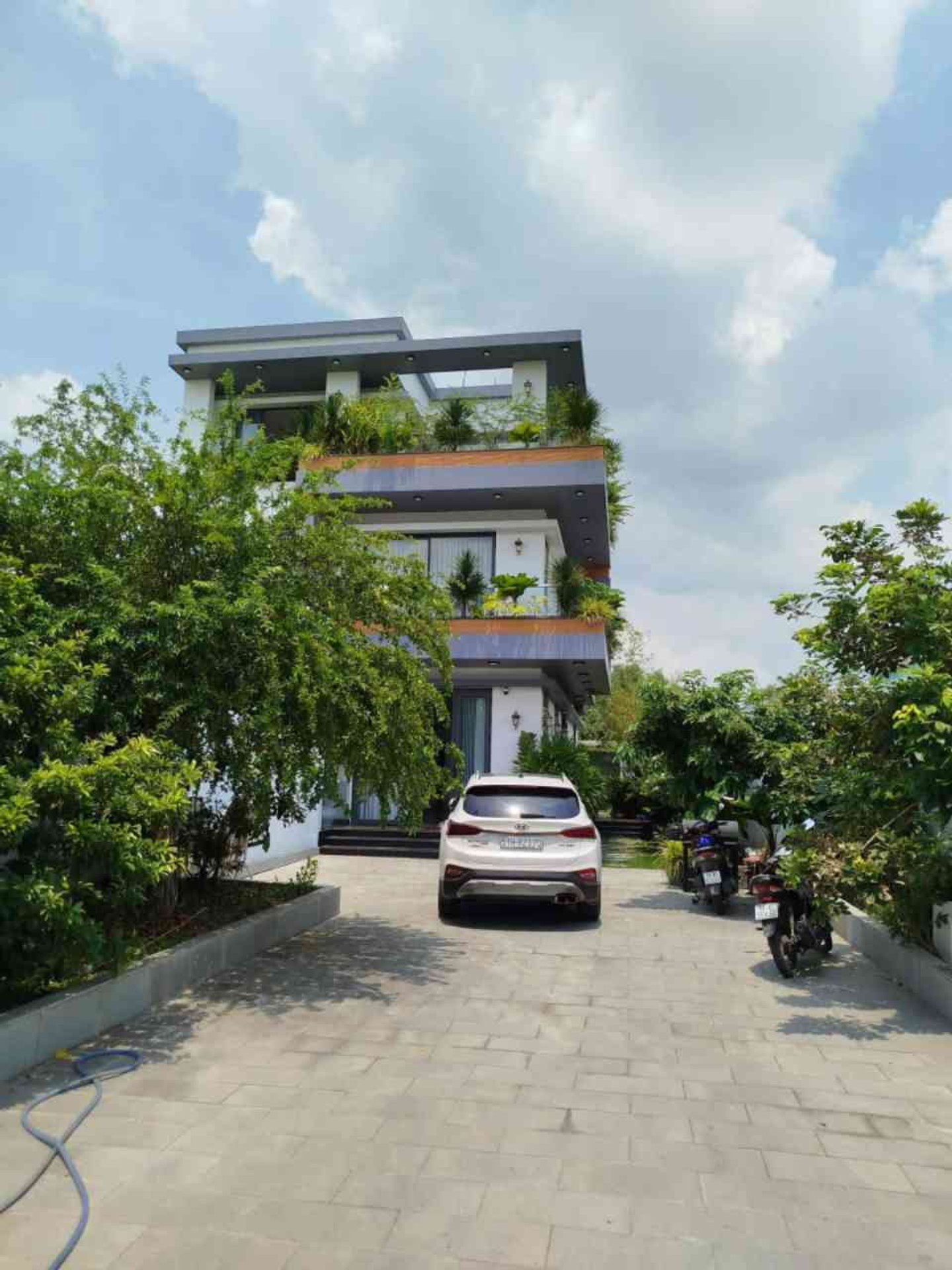 Bán nhà mặt phố 4 tầng, 250m2, 2 mặt tiền tại Hưng Nhơn