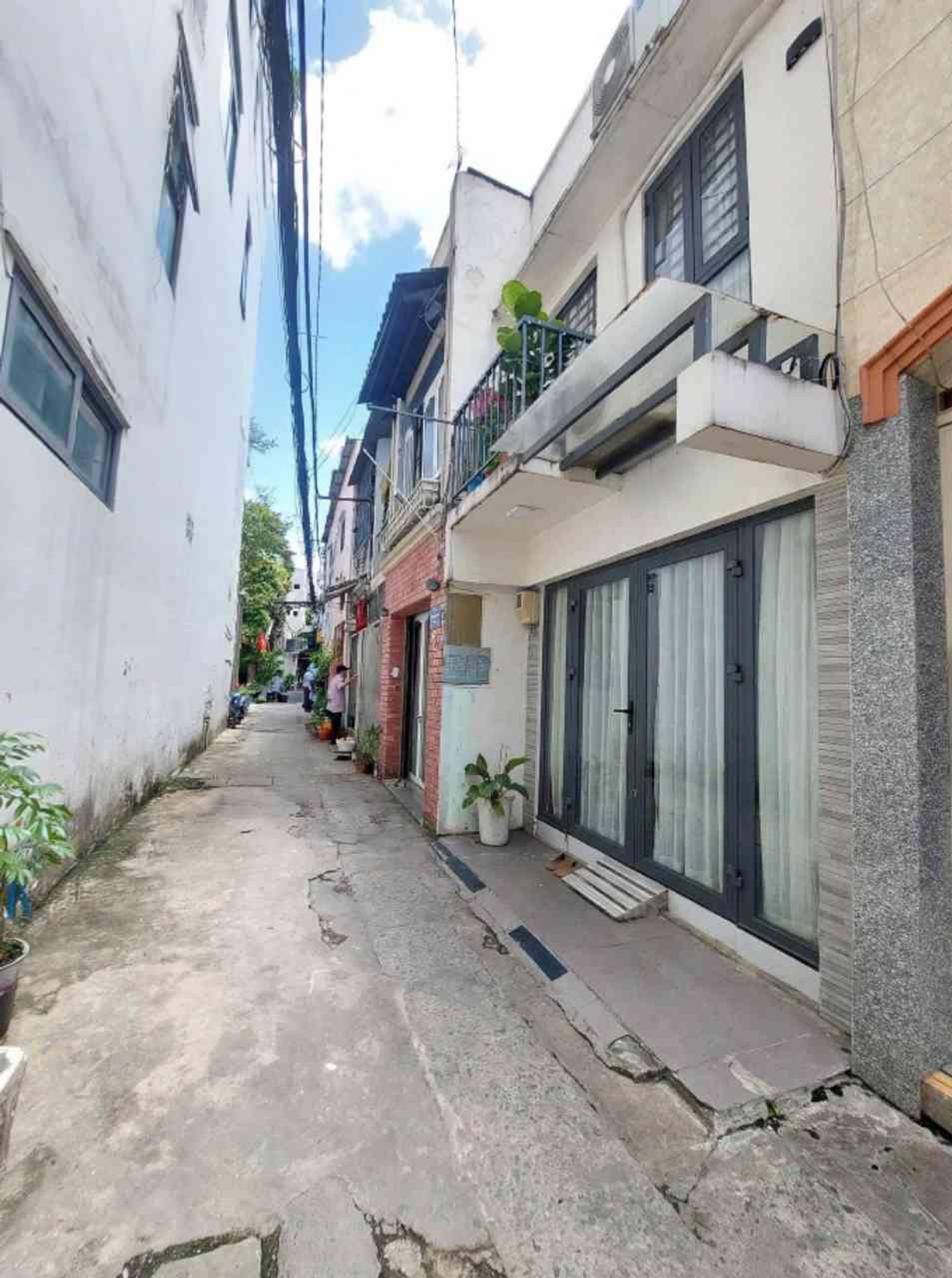 Nhà hẻm xe hơi