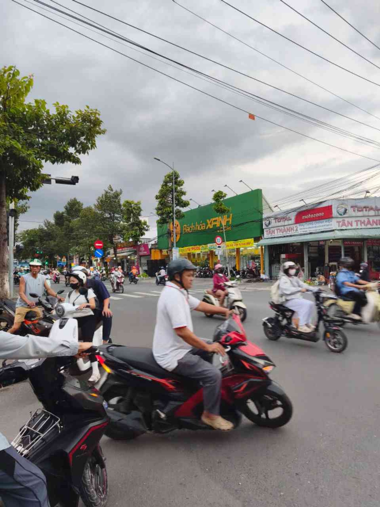 Nhà 3 tầng kinh doanh mặt phố tại Tân Đông Hiệp, diện tích 86m2, giá 7.2 tỷ