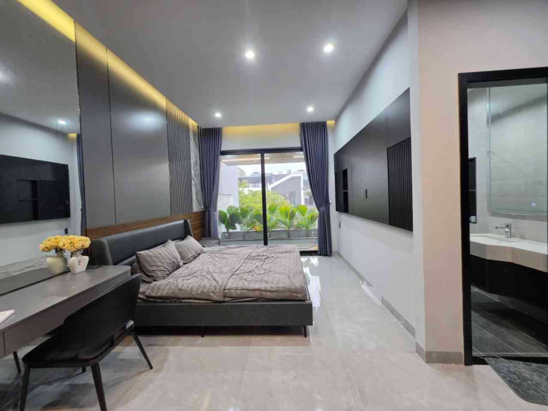 TÌM NHÀ HÒA XUÂN 4 PHÒNG NGỦ, ĐƯỜNG 7M5, VIEW CÔNG VIÊN – CĂN NÀY KHÁC Ở CHỖ… 👀