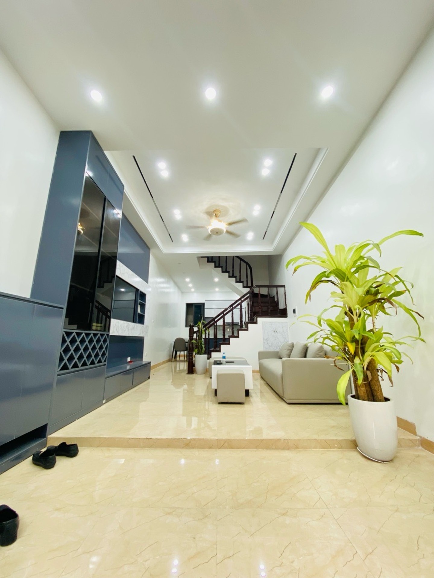 Nhà 4 tầng 2 thoáng, full nội thất, ngõ kinh doanh sầm uất Đống Đa