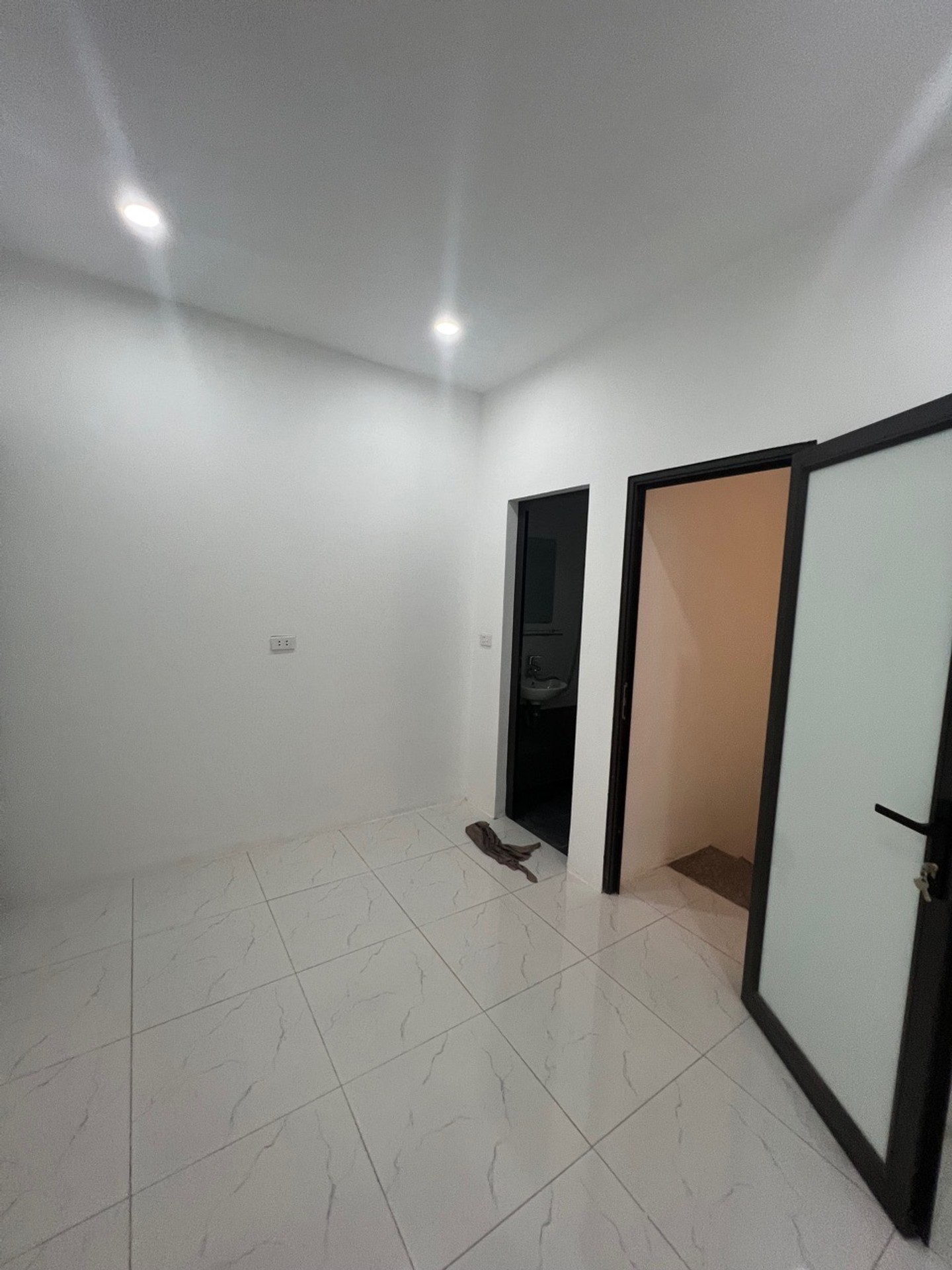 Nhà 4 tầng 3 phòng ngủ Tân Mai, giá 4.1 tỷ, ngõ thông an ninh
