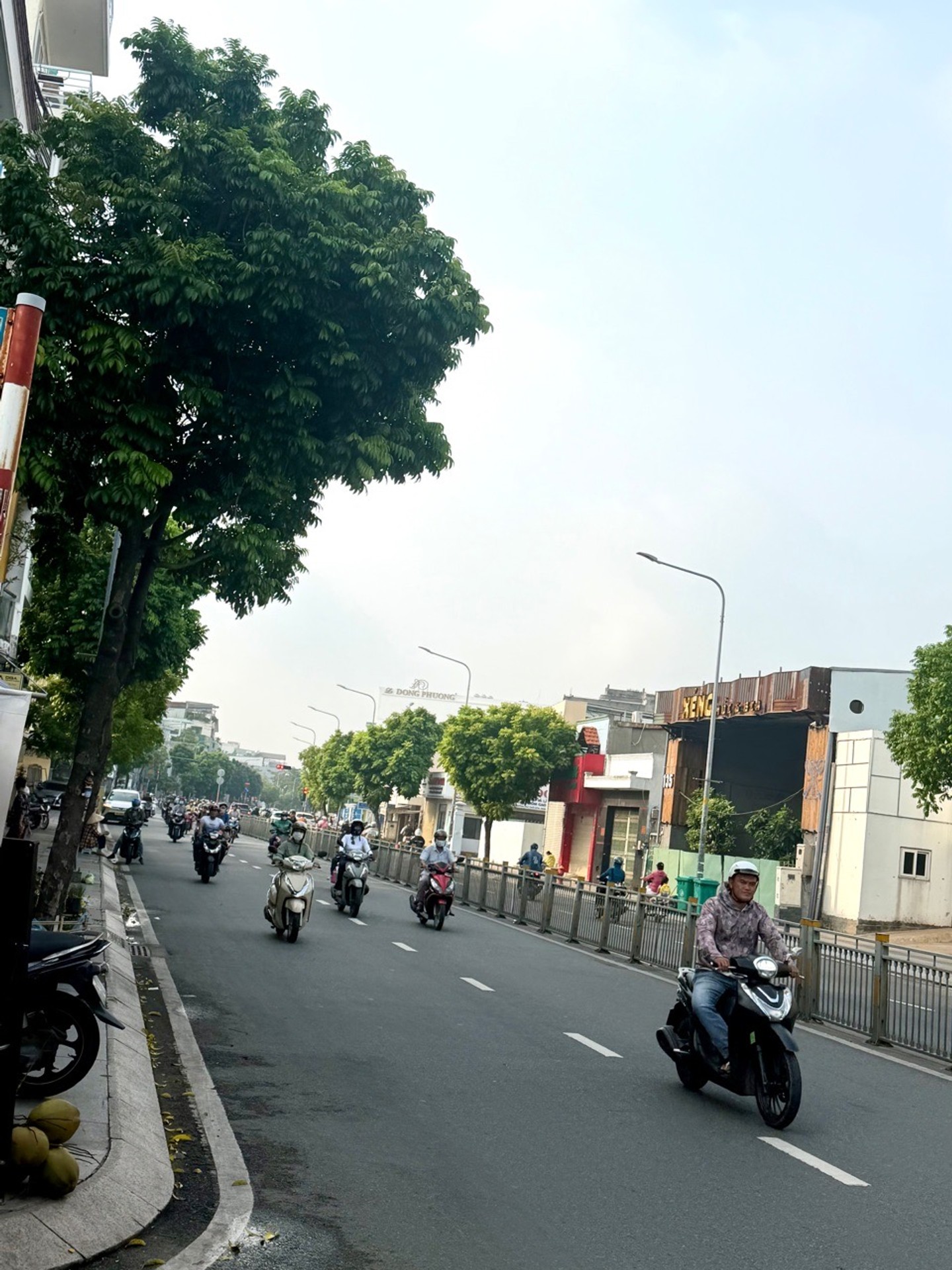 Bán nhà mặt phố 4 tầng 70m² ngay ngã tư Lũy Bán Bích, mặt tiền kinh doanh sầm uất