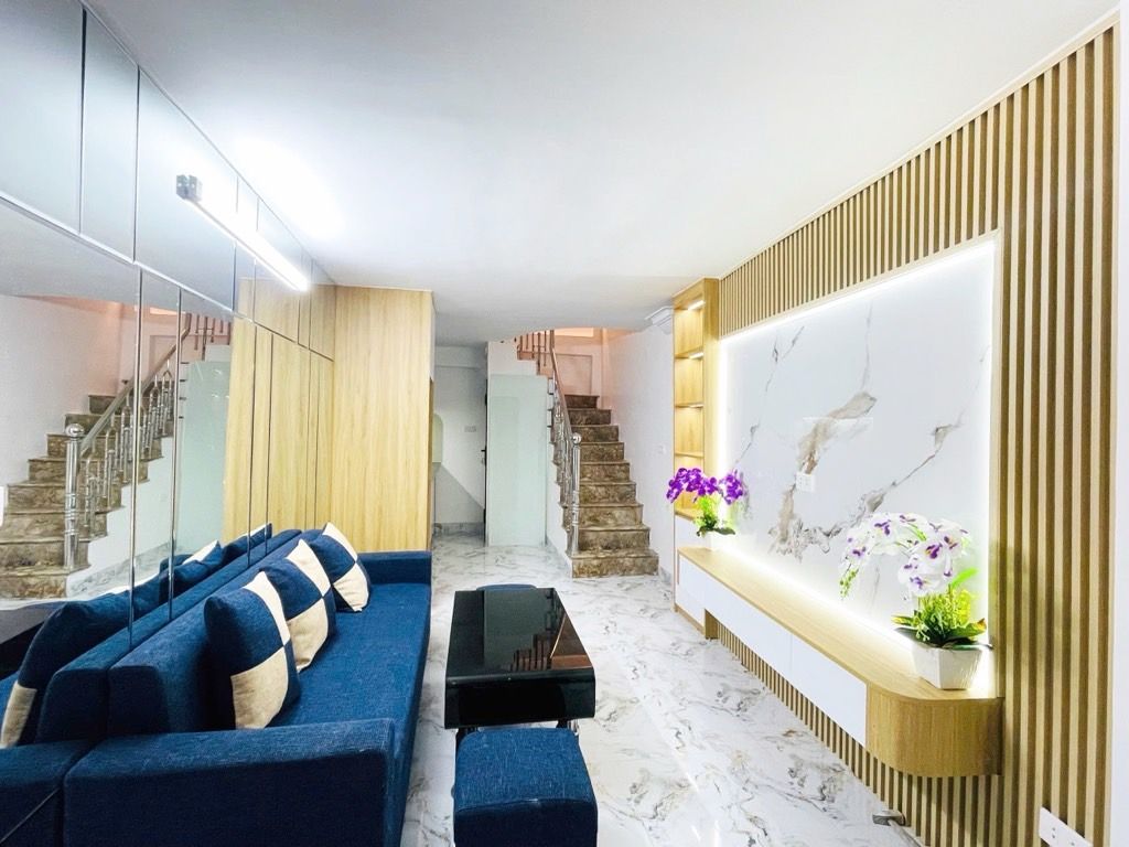 Bán nhà 5 tầng 3 phòng ngủ tại quận gần trung tâm thương mại