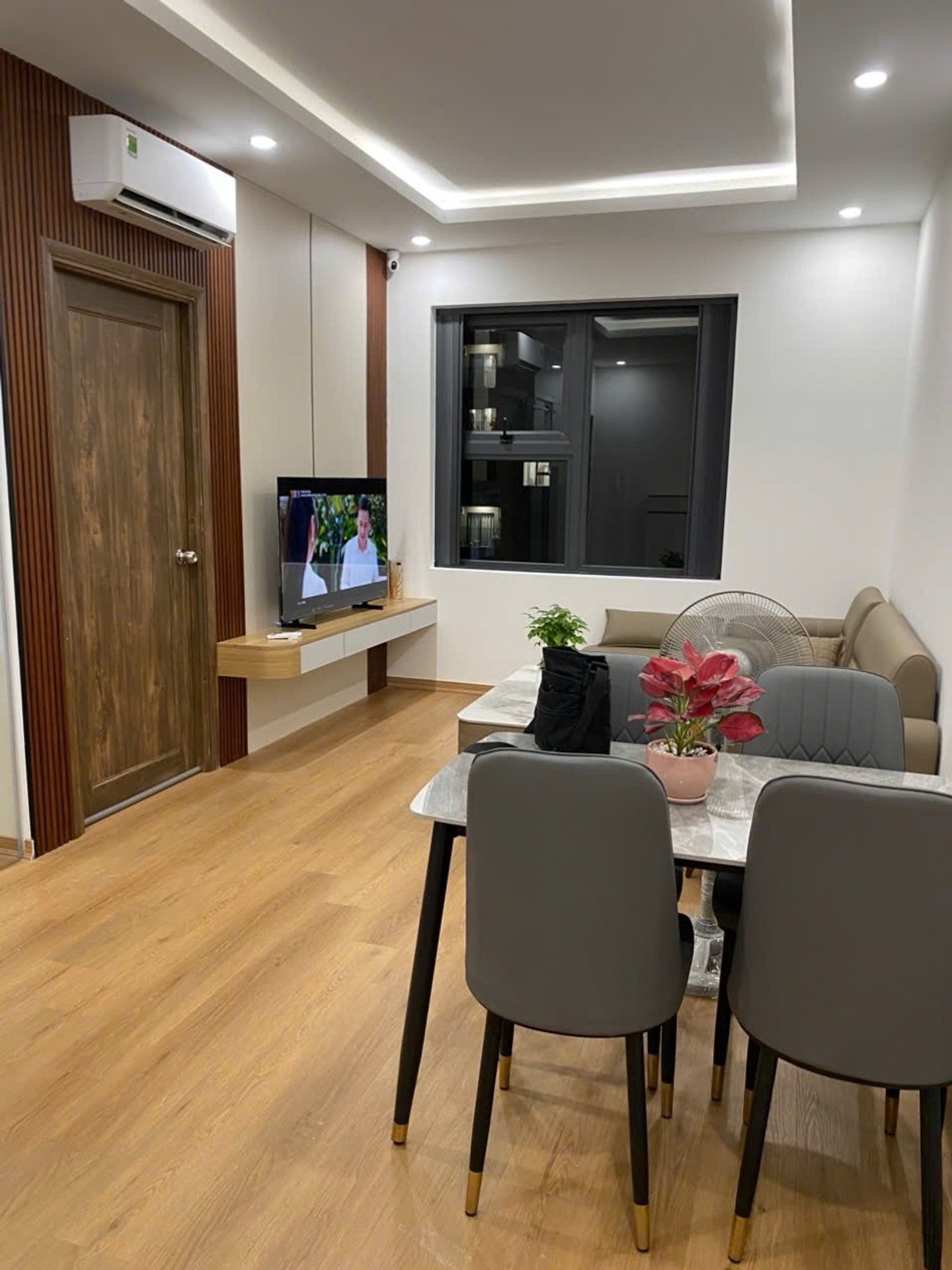 Căn hộ 2PN full nội thất view tầng 10, tiện nghi hoàn hảo