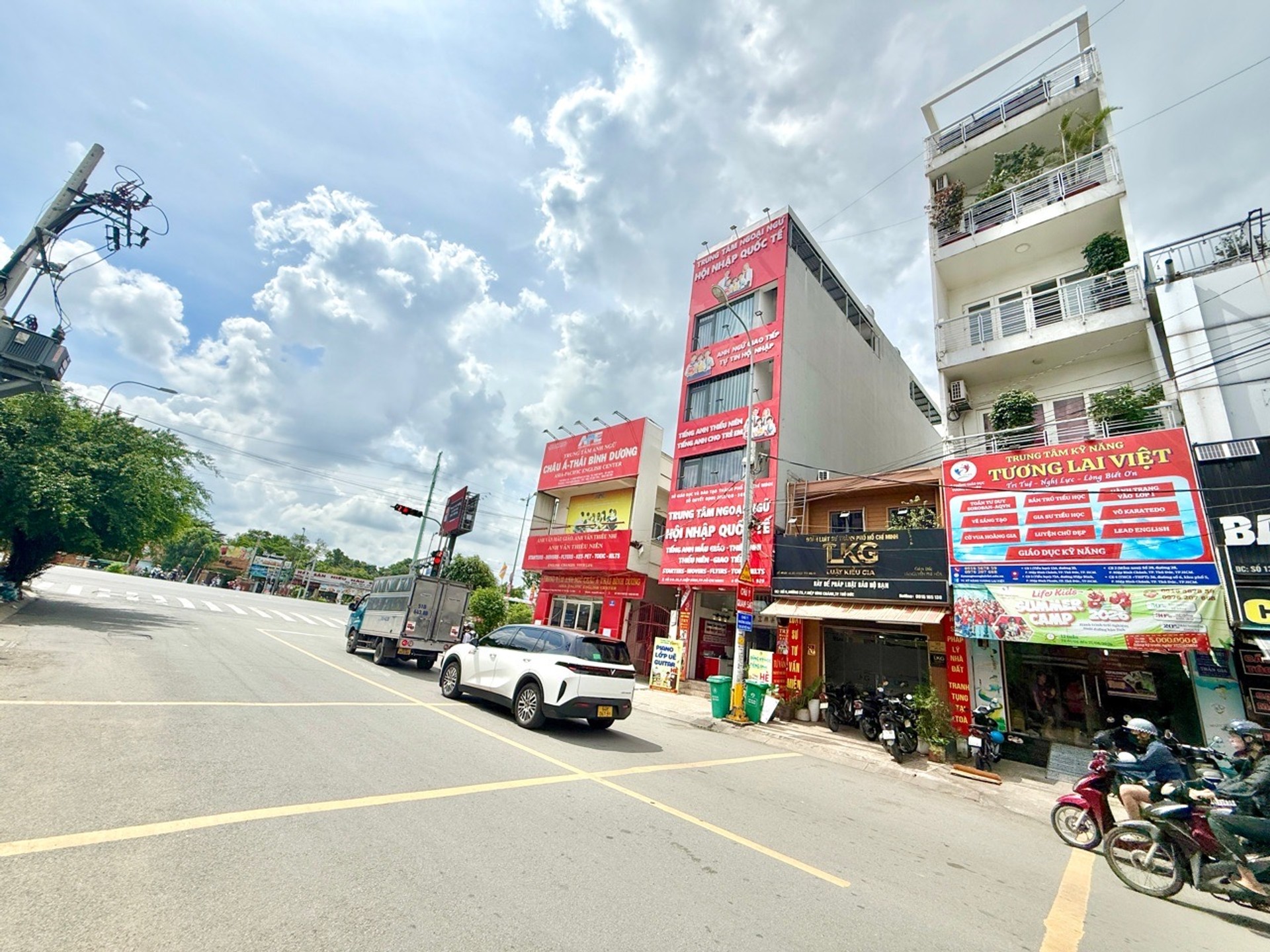 Bán nhà Hiệp Bình 3 tầng mặt tiền kinh doanh ngay Gigamall khu ven sông Phạm Văn Đồng
