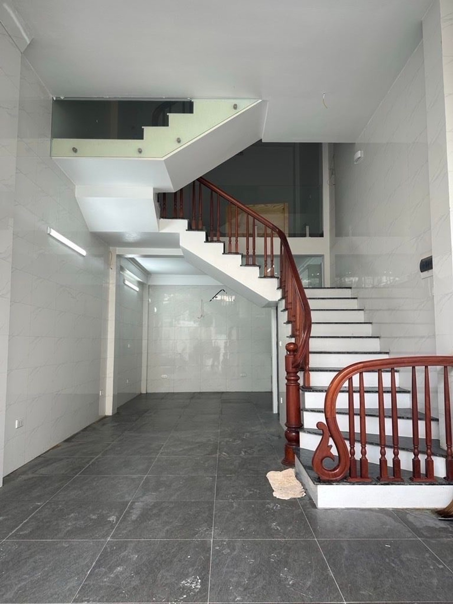 Bán nhà Hoài Đức sát Vành đai 3.5 mặt ngõ thông ô tô tránh kinh doanh
40m dân xây 5 tầng hơn 8 tỷ