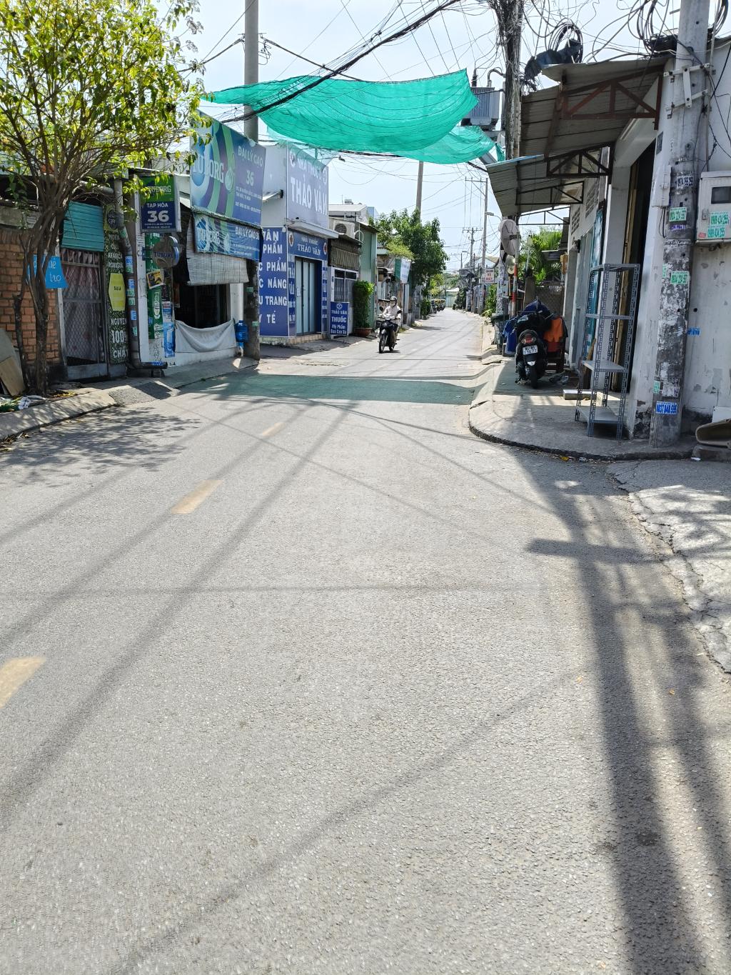 Nhà 1 trệt 1 lầu 70.8m2 gần chợ Linh Xuân giảm giá còn 4.2 tỷ