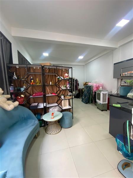 Nhà mặt phố 4 tầng, lô góc, mặt tiền rộng xã Vườn Lài