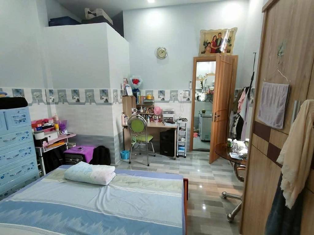 Nhà mặt phố 2 tầng, 4 phòng ngủ, diện tích 73m2, Tân Phú