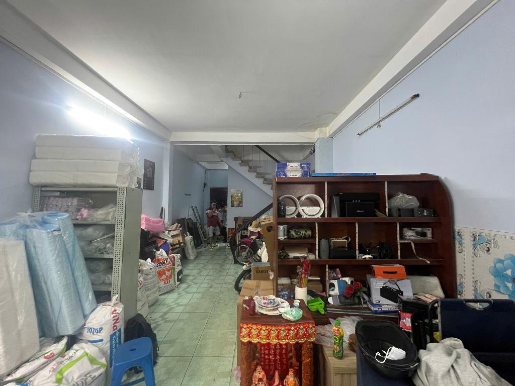 Bán nhà 2 tầng, mặt tiền rộng, vị trí kinh doanh tại Tân Bình