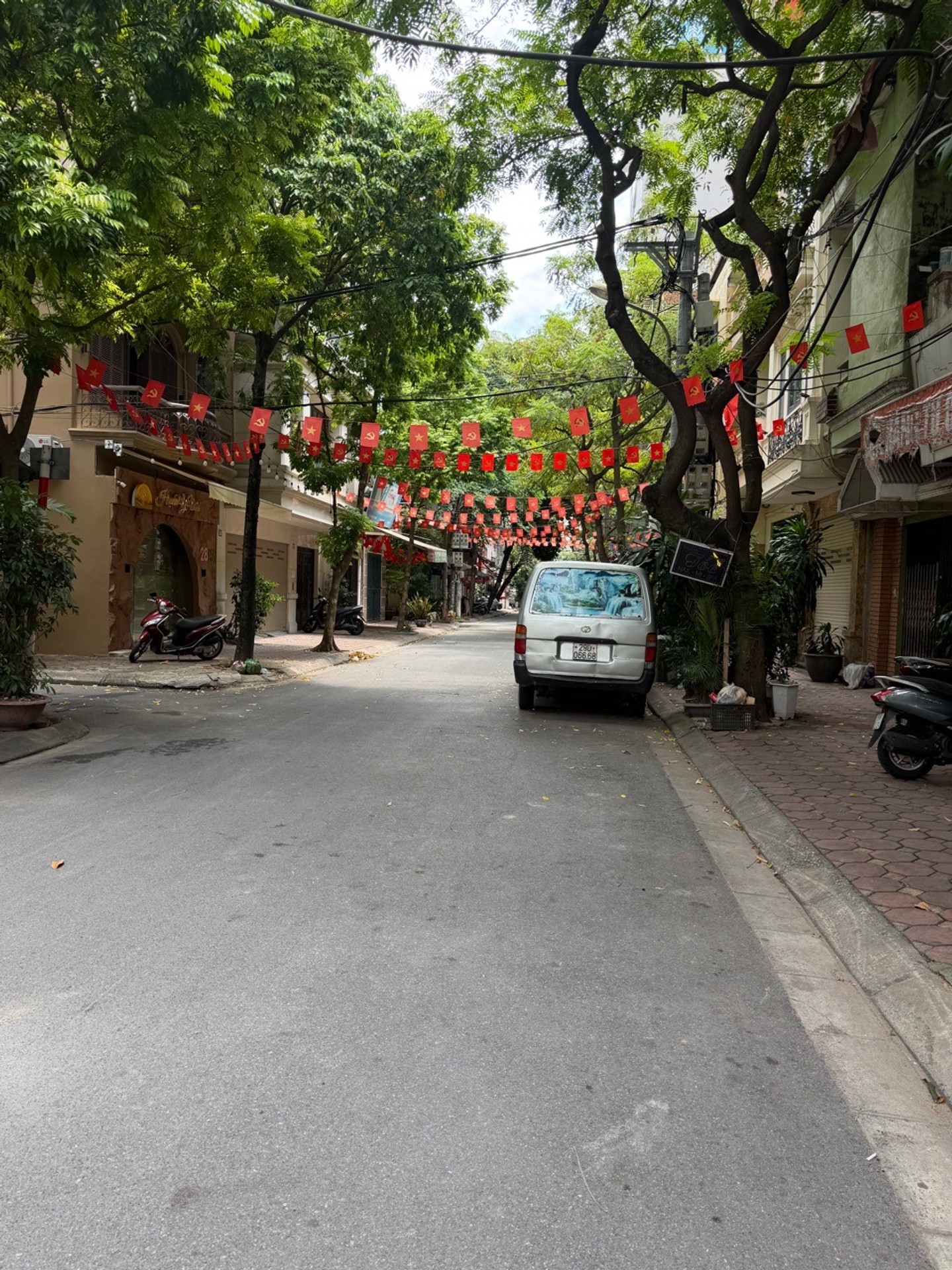 Bán nhà 4 tầng phân lô ô tô tránh, kinh doanh thuận tiện tại Kim Đồng