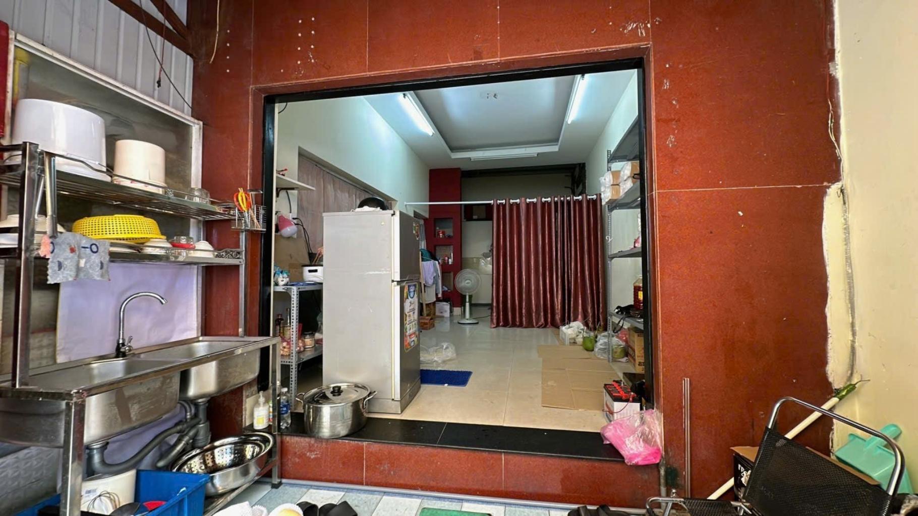 Bán nhà 3 tầng gần chợ Hoàng Hoa Thám, diện tích 77m2