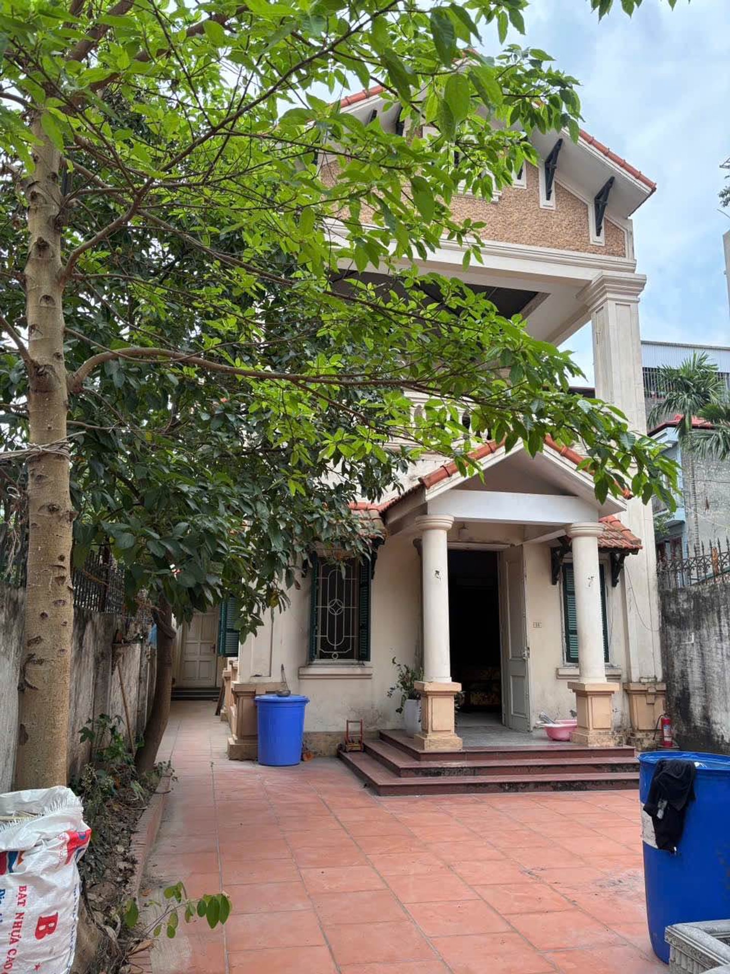 Bán đất tặng nhà riêng 3 tầng mặt ngõ vỉa hè ô tô tránh tại Gia Quất