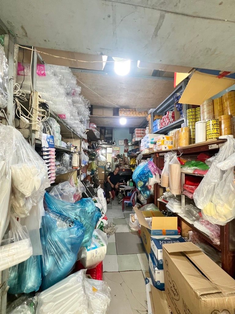 Nhà mặt phố 4 tầng gần chợ Hoàng Ngọc Phách, diện tích 50m2