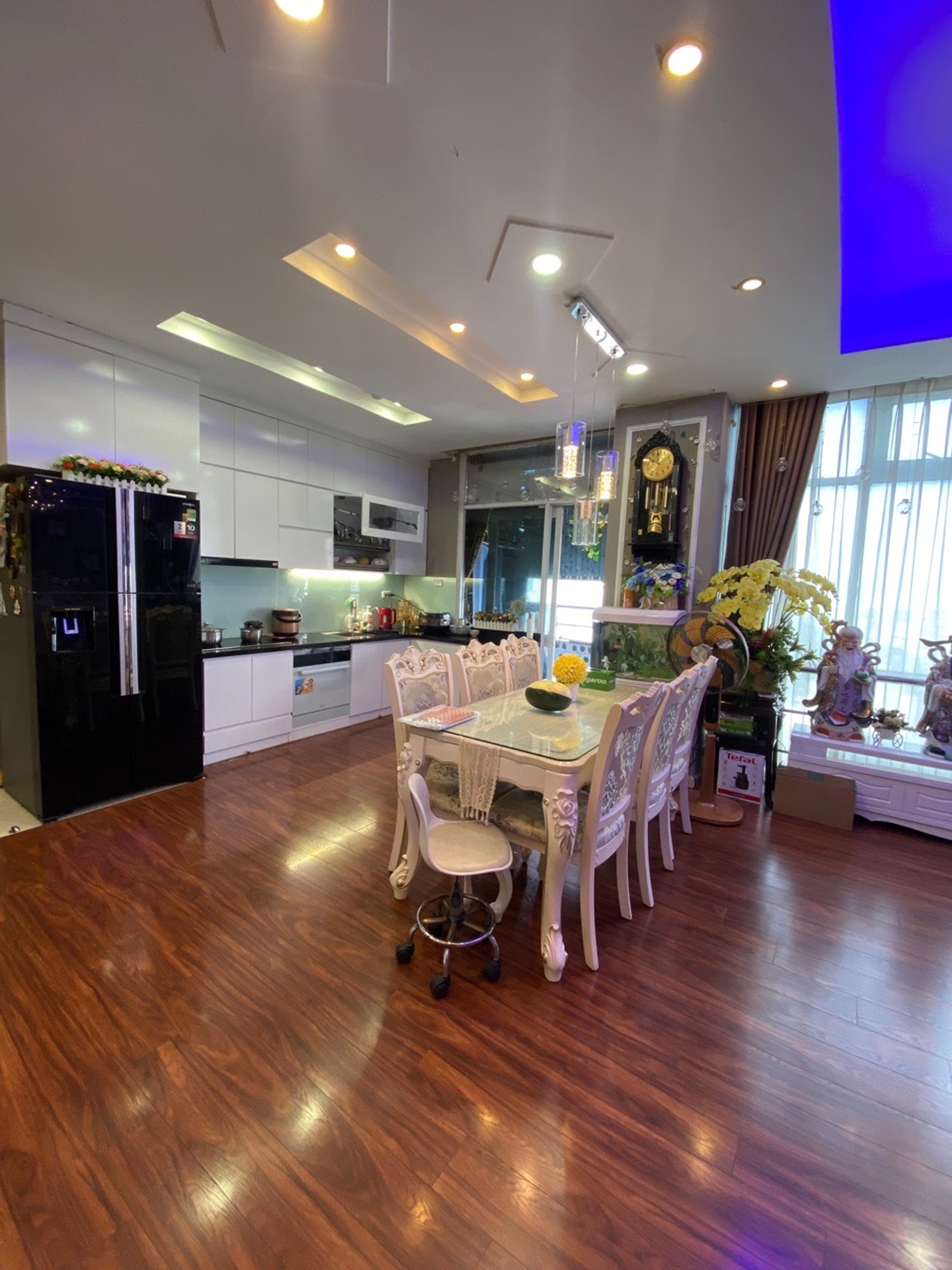Bán căn hộ 3 phòng ngủ lô góc view hồ Linh Đàm, Hoàng Mai