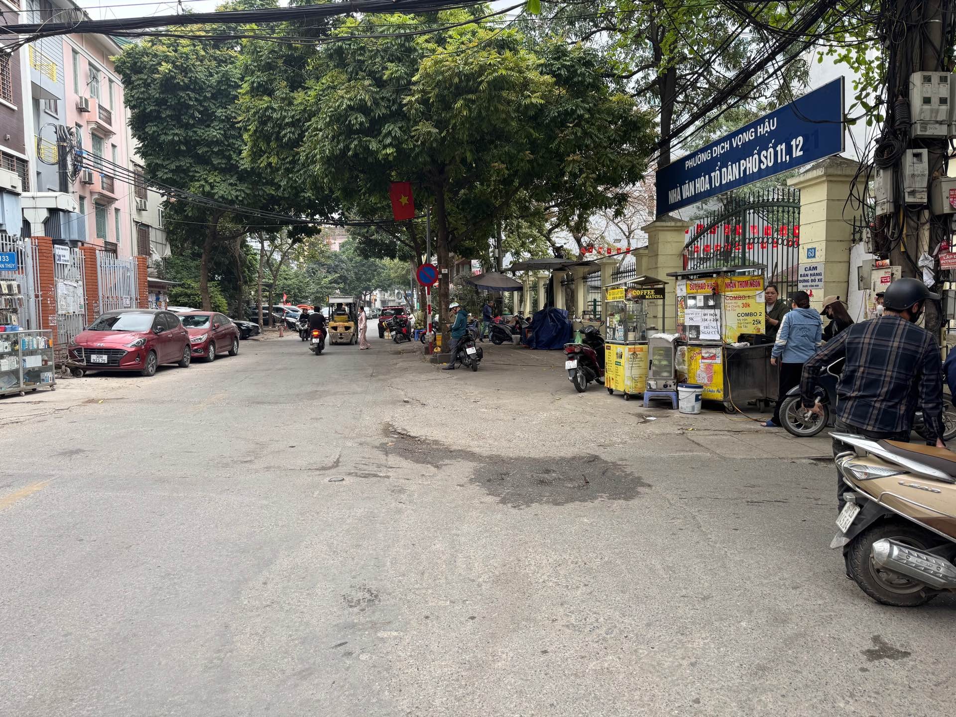 VỊ TRÍ TẠO LÊN GIÁ TRỊ - MẶT PHỐ LÔ GÓC 2 MẶT TIỀN - MẶT TIỀN TO NGANG SÂN BÓNG ĐÁ (CẦN BÁN)