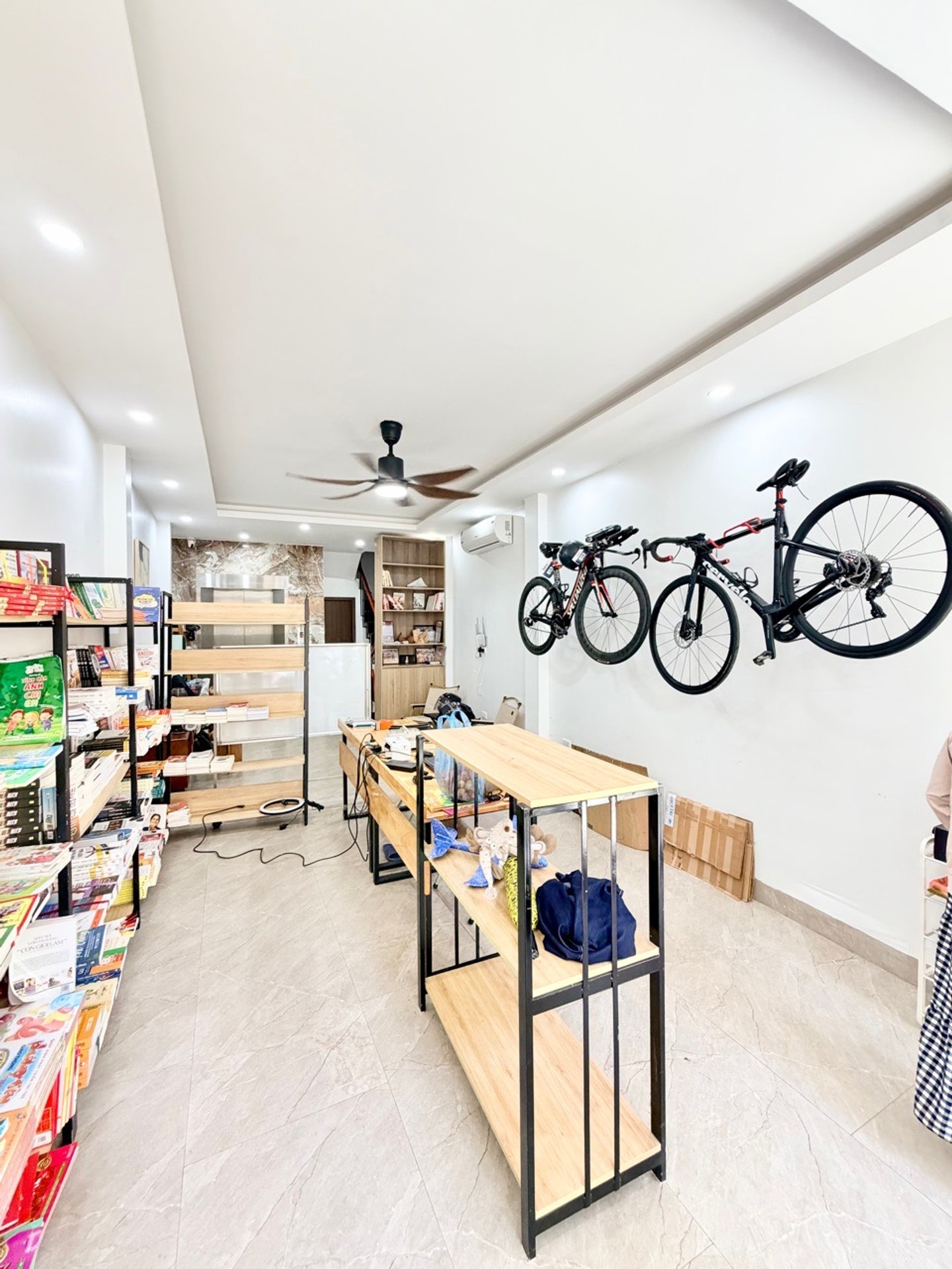 Bán nhà riêng 7 tầng đầy đủ tiện nghi tại khu vực gần Vinhomes Riverside