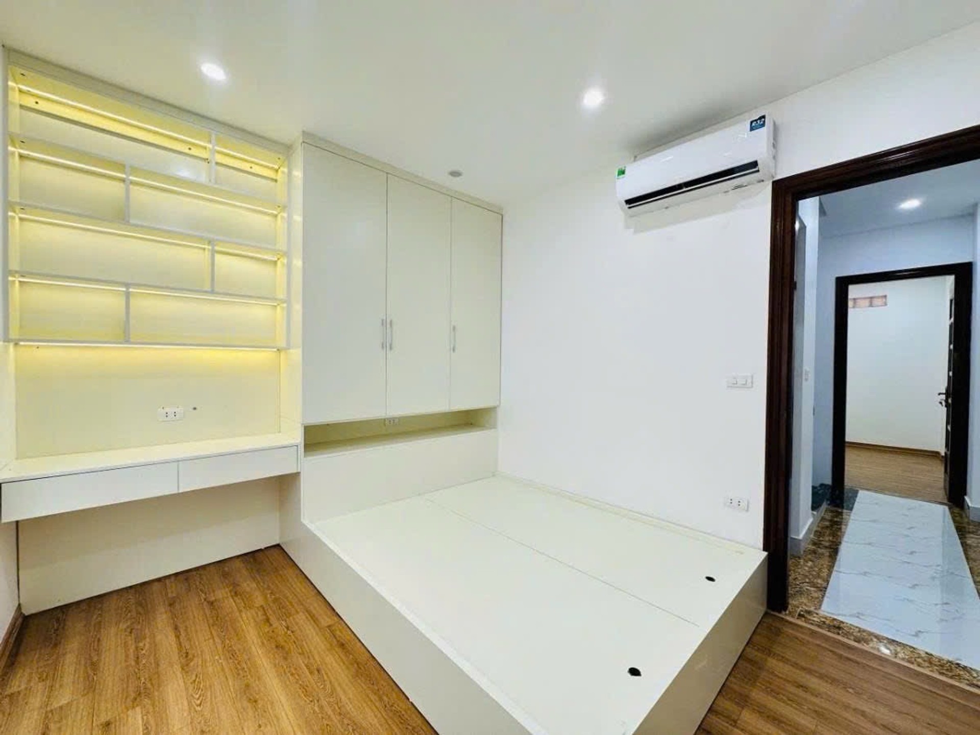 Bán nhà riêng 5 tầng tại Ba Đình, vị trí trung tâm, đầy đủ nội thất