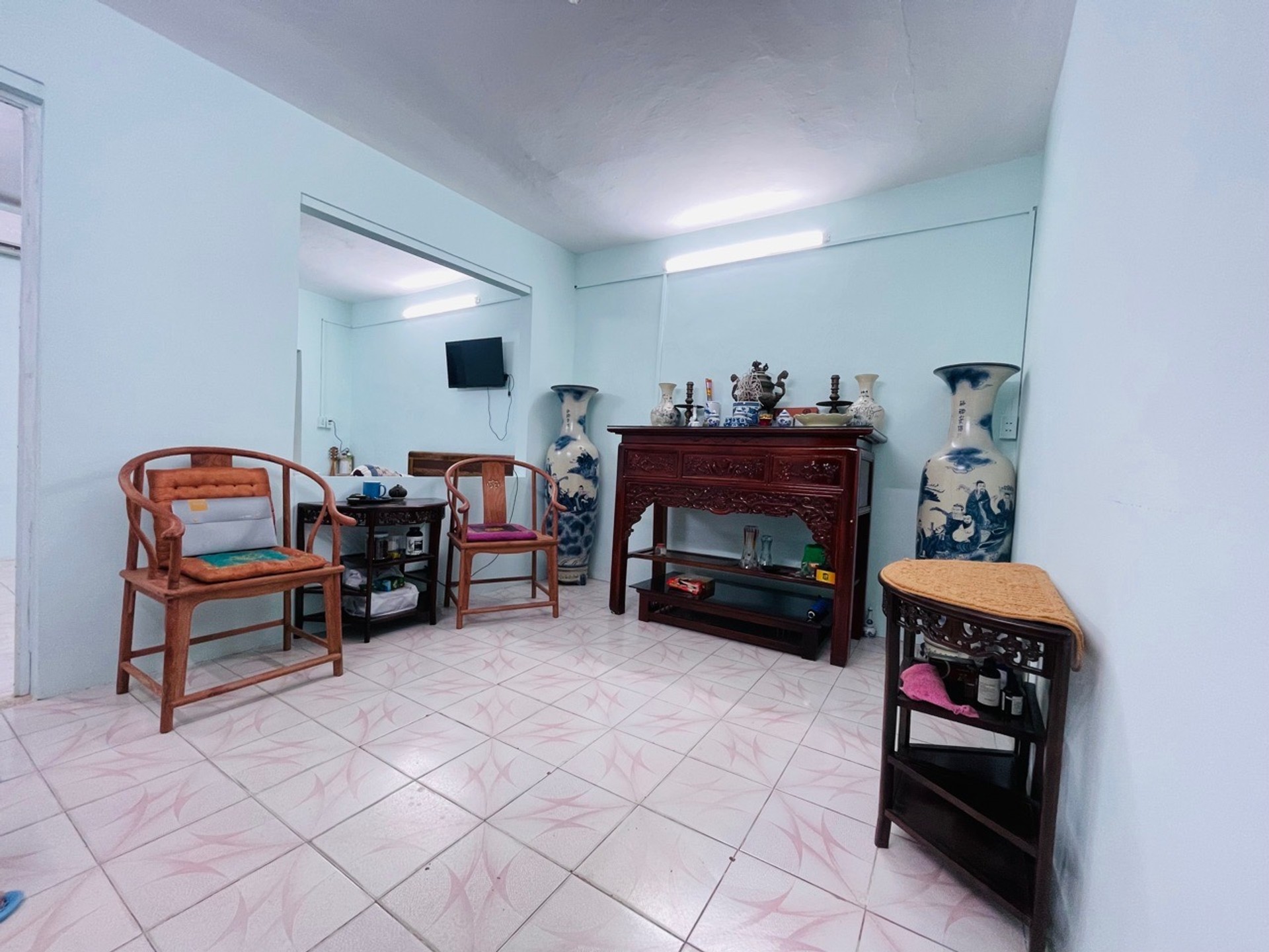 Bán căn hộ tập thể C2 Vũ Ngọc Phan, trung tâm, 2 phòng ngủ