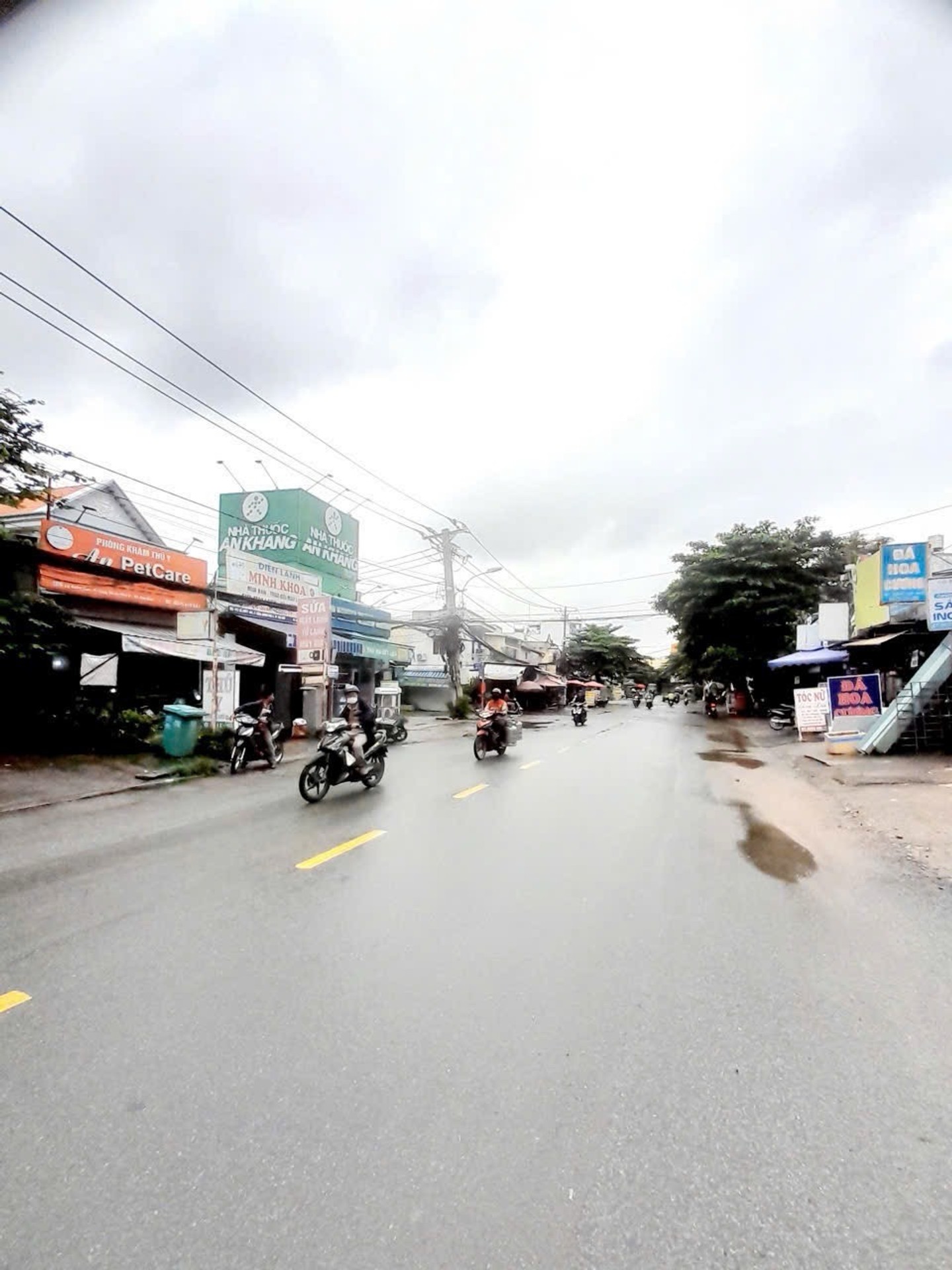 Nhà 4 tầng rộng rãi 9 phòng ngủ, tiện nghi đỉnh cao tại Tăng Nhơn Phú