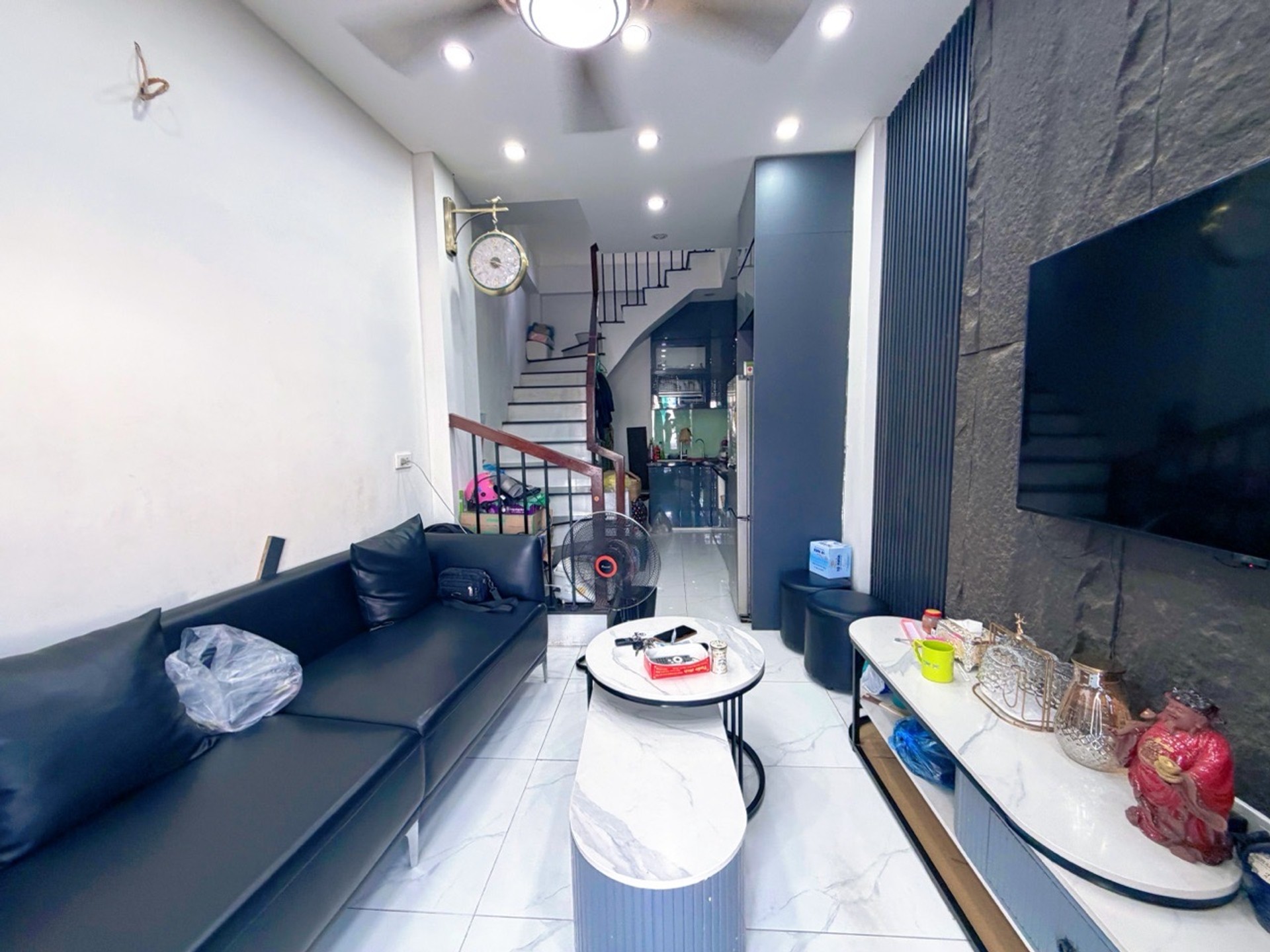 Bán Nhà mặt phố Dương Văn Bé - Hai Bà Trưng, sát Times city, vỉa hè rộng, 52m2, 22 tỷ