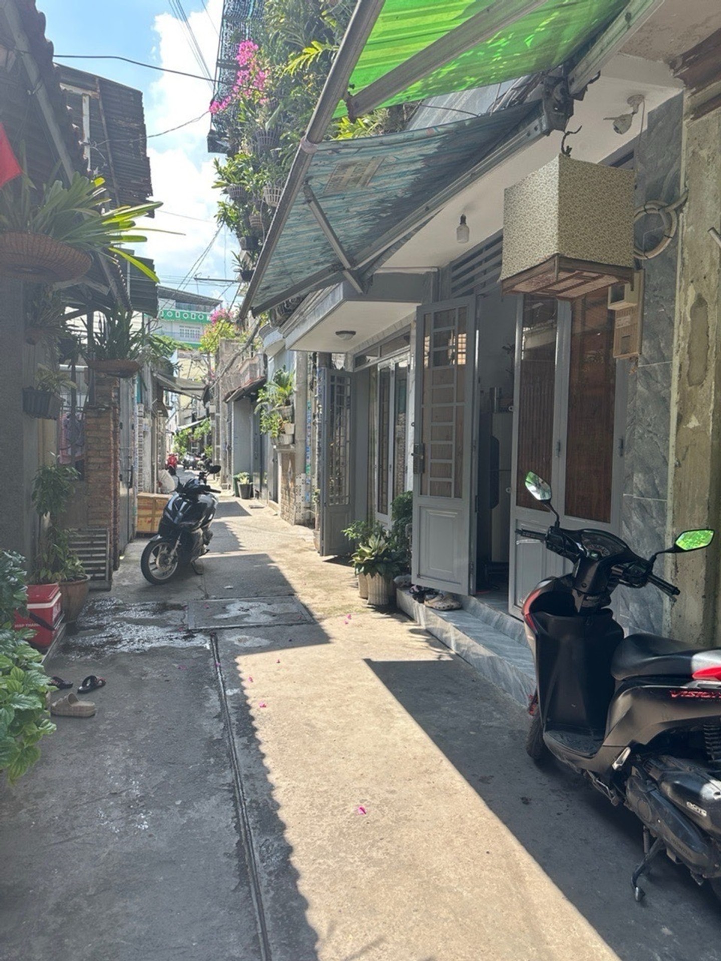 NHÀ ĐẸP LUNG LINH QUẬN 12- HẺM XE HƠI NGUYỄN THỊ CĂN - SÁT VÁCH GÒ VẤP- TẶNG BỘ SOPHA