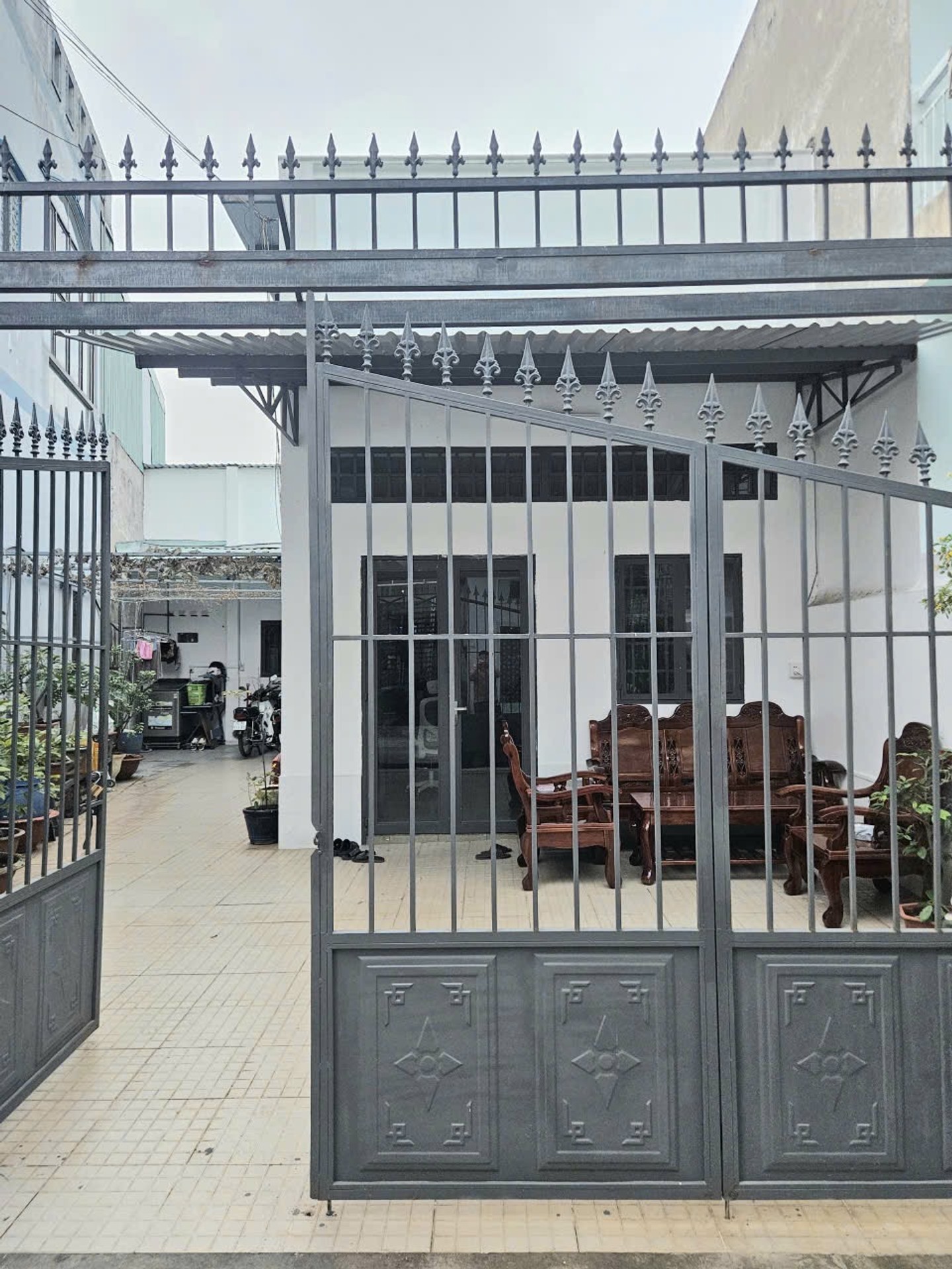 Nhà rộng sân vườn ở Quận 9, hàng xóm Vinhom Lê Văn Việt giá tốt nhất Khu Vực