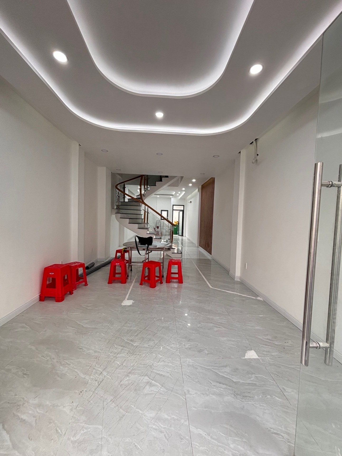 Bán nhà 4 tầng 6 phòng ngủ tại quận Tân Phú giá 9,99 tỷ
