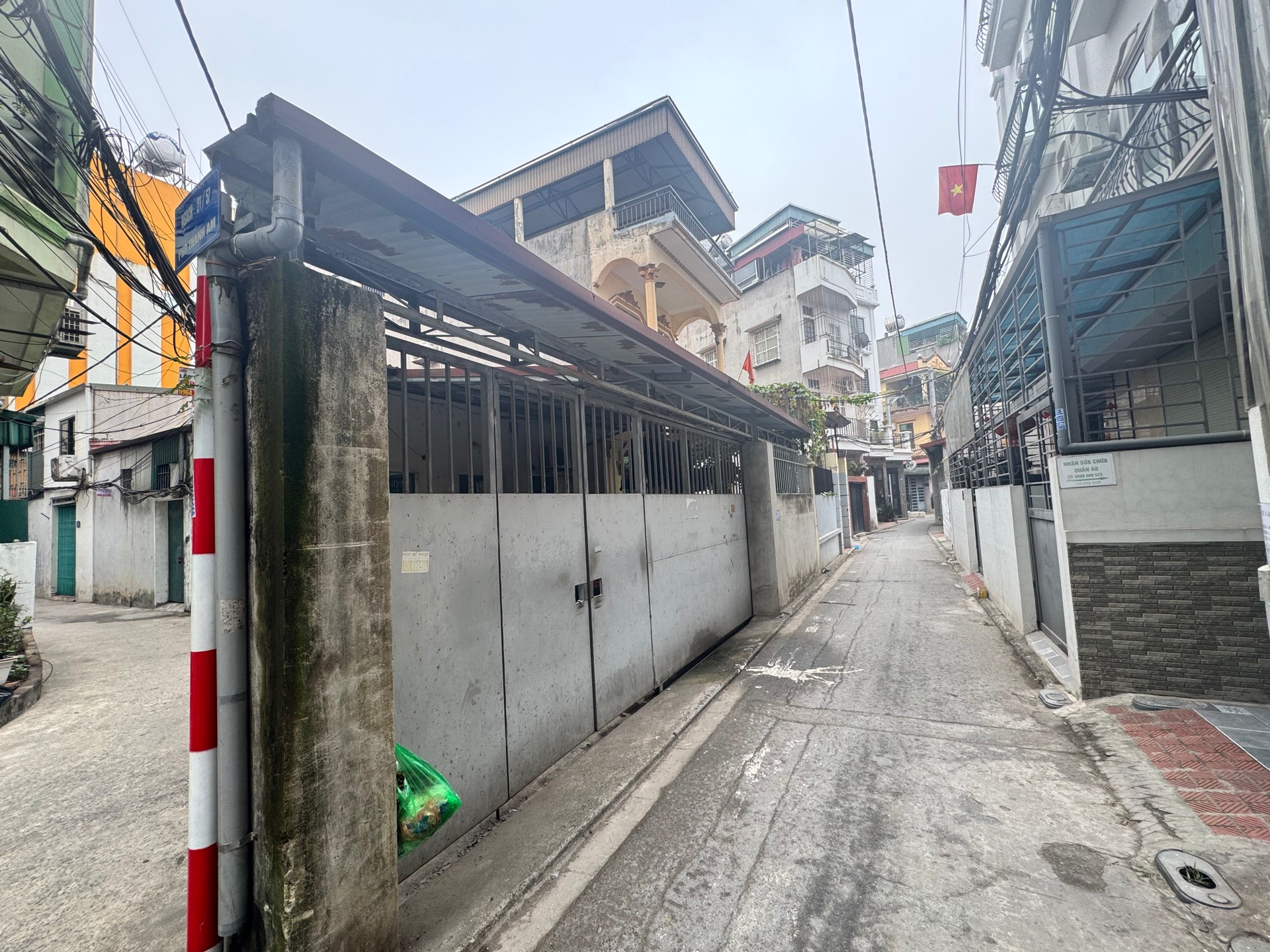 Nhà lô góc cực đẹp trung tâm Long Biên, ô tô vào thoải mái