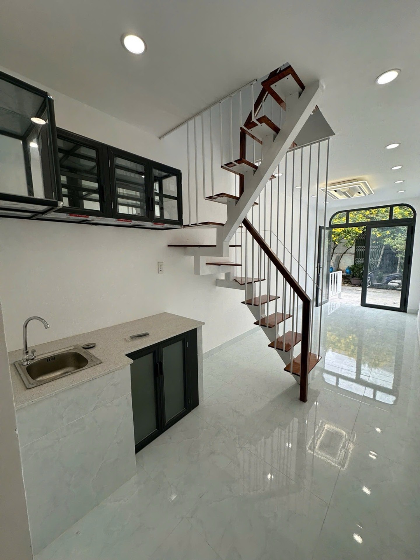 SIÊU PHẨM HẺM XE TẢI TRÁNH NHAU PHAN VĂN TRỊ - 30M2 - 2 TẦNG - 2PN - CHỈ 1,37 TỶ