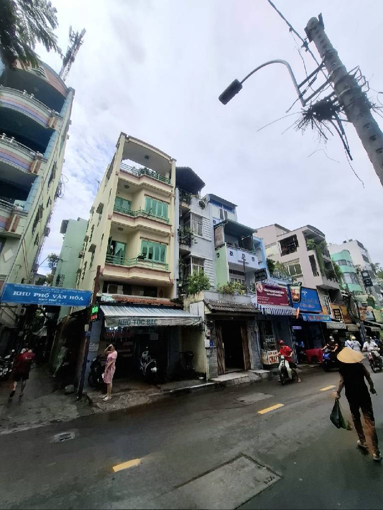Nhà phố sầm uất, kinh doanh phát đạt ngay trung tâm quận 10